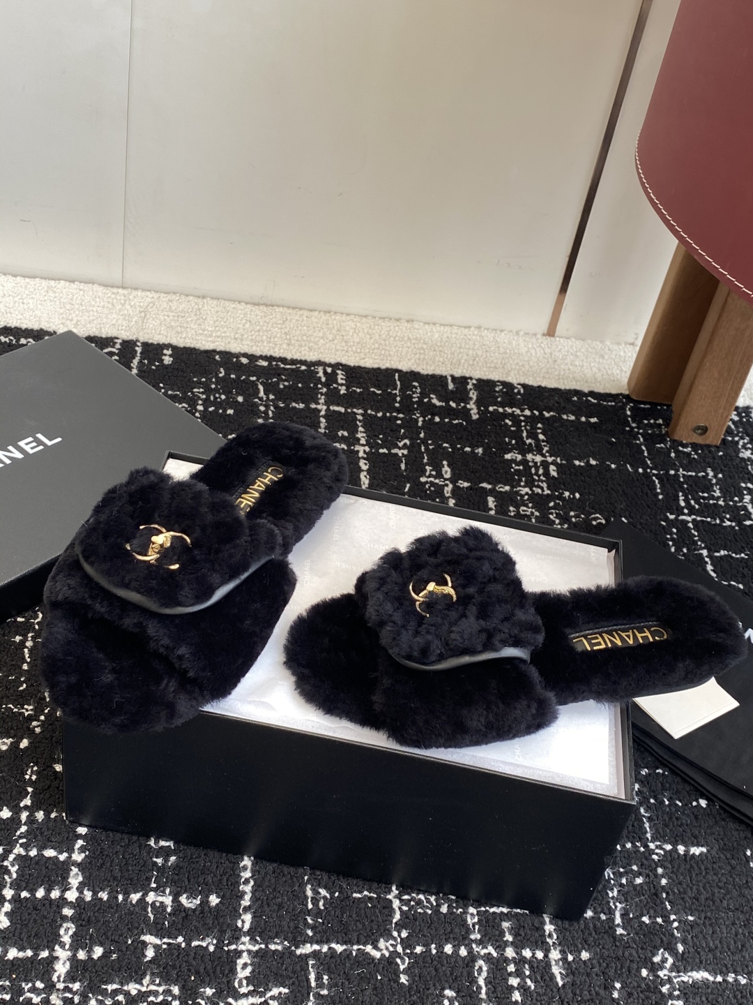 代购级Chanel 25ss 双C毛毛拖鞋！这款毛拖真的是真太可爱了～柔软蓬松的毛毛，舒服暖脚! 增高显