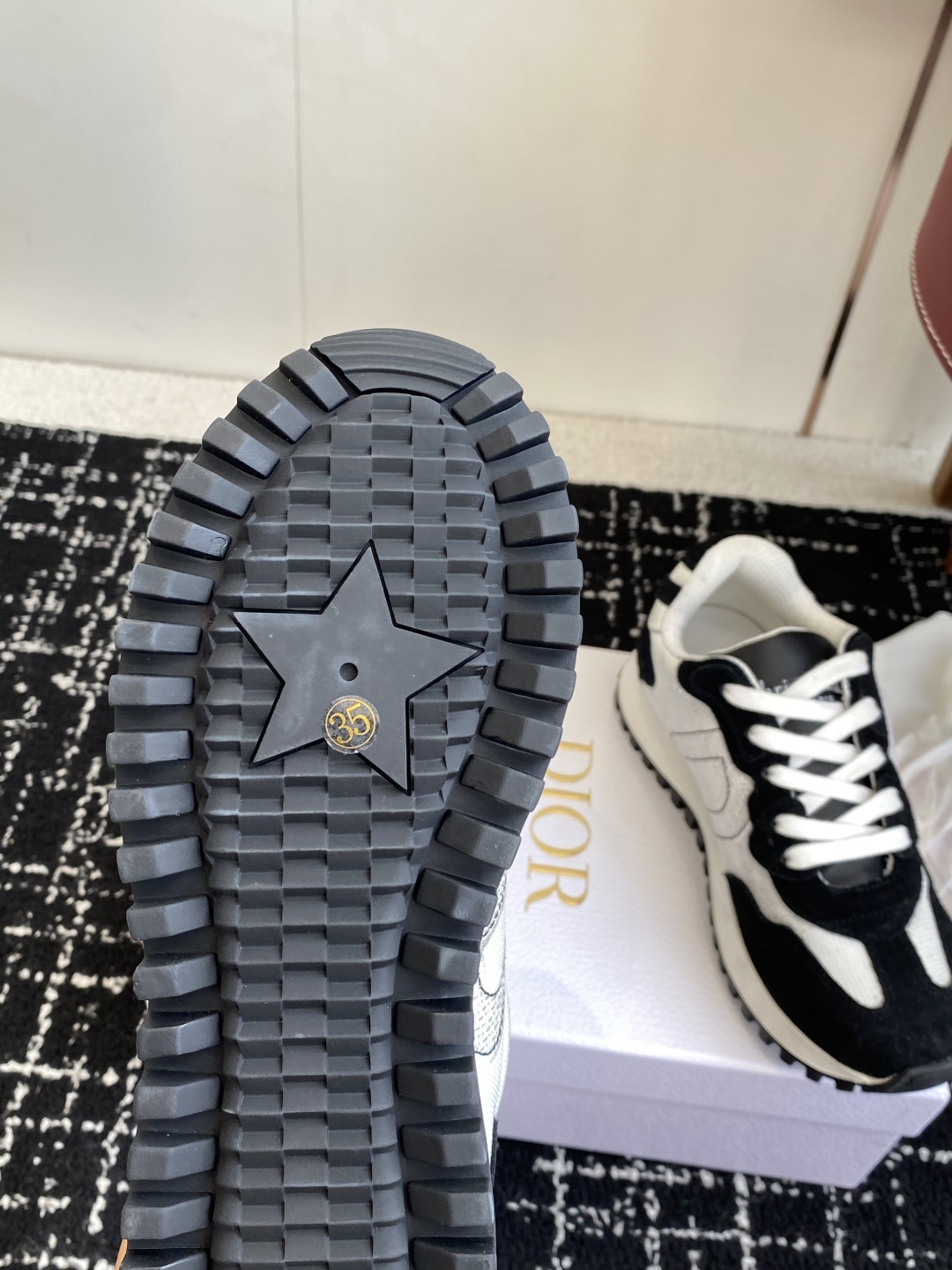 代购级Dior 迪奥最新走秀款 情侣款休闲阿甘鞋 运动鞋 超多明星网红种草 太古汇RMB8400购入开发