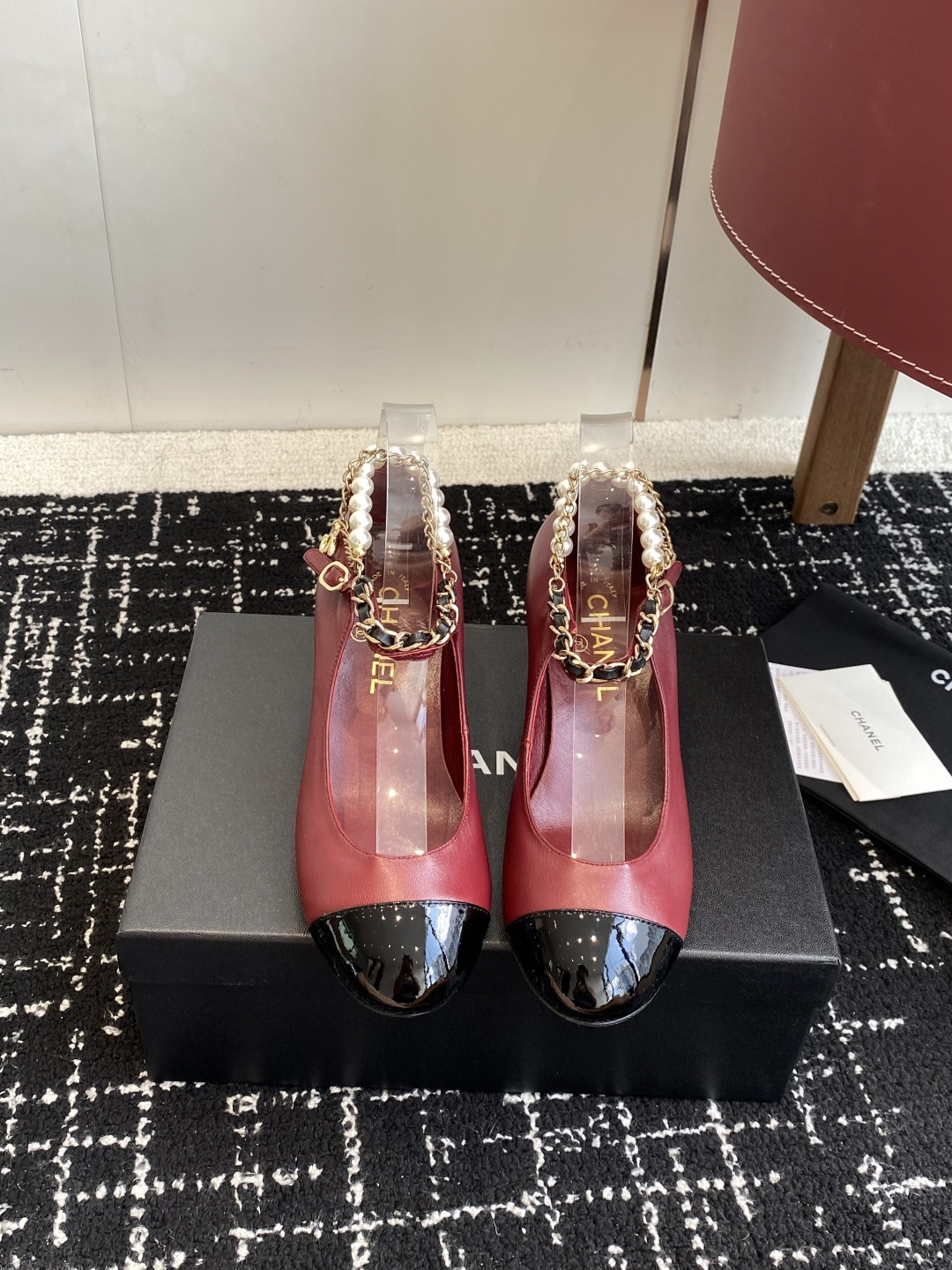 NO:544158,Purchase grade flat sole high heel Chanel 25ss Spring and summer series Mary Jane Single shoes The very popular large double C design handmade car line is very time-consuming and labor-intensive. Unique sole double-piece method. The rose red sole sticker allows you to accidentally reveal the highlights. The car line will never take off the sole firm and permanently retro is the classic and rich C flavor. The fabric is imported suede, imported cowhide, imported patent leather, small goatskin, outsole, Italian leather outsole, heel height 5.5cm flat sole Size#35-41 (40 41 custom made, no return or exchange), single shoes, chanel, mary jane, cowhide, sheepskin, chamois leather, Leather soles19860909代购级平底 高跟 Chanel 25ss 春夏系列 玛丽珍 单鞋 非常火的大双C设计手工车线非常耗时耗力 独特大底双拼做法 玫红色底贴让你不经意露出亮点大底车线永不脱底牢固永久复古就是经典浓郁C味永久流传 面料进口麂皮 进口牛皮 进口漆皮 内里小山羊皮 大底意大利真皮大底 跟高5.5cm 平底 Size#35-41（40 41订做不退换）,单鞋,chanel,mary jane,cowhide,sheepskin,chamois leather,Leather soles,Women's Shoes