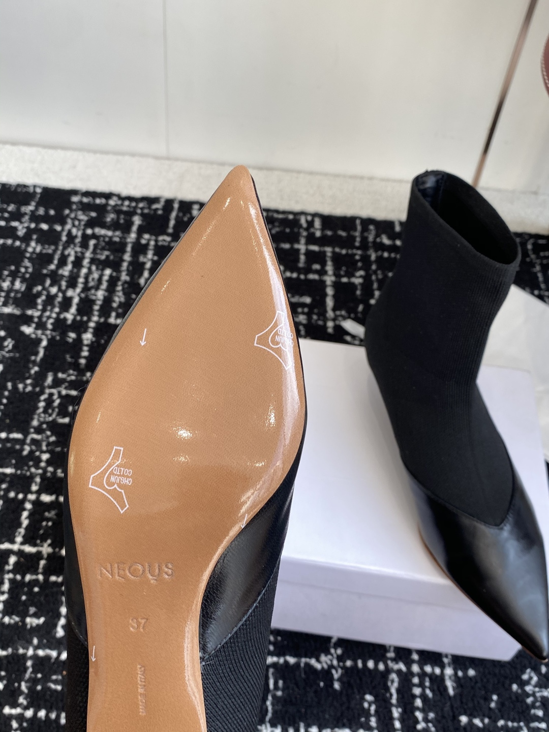 代购级NEOUS小众 秋冬系列 细跟 跟袜靴 原版开发 经典就是经典 好看就是好看材质:整个鞋面1:1复