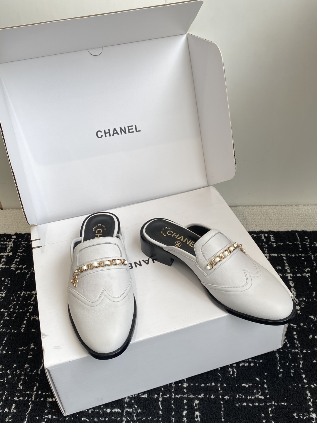 代购级Chanel 25ss 小香 新款 小香扣 半拖 乐福鞋 秋冬香家必备爆款女神系列，拥有香家特色优