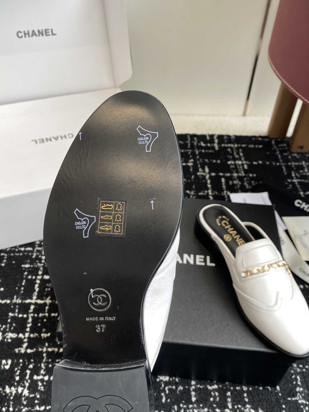 代购级Chanel 25ss 小香 新款 小香扣 半拖 乐福鞋 秋冬香家必备爆款女神系列，拥有香家特色优