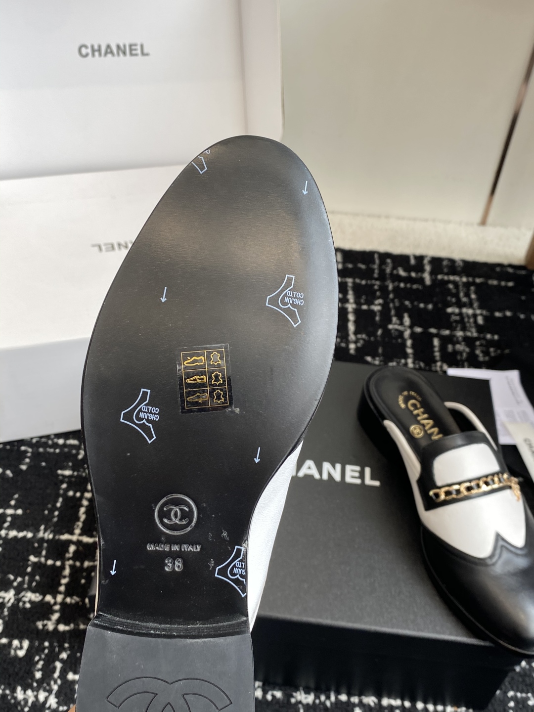 代购级Chanel 25ss 小香 新款 小香扣 半拖 乐福鞋 秋冬香家必备爆款女神系列，拥有香家特色优