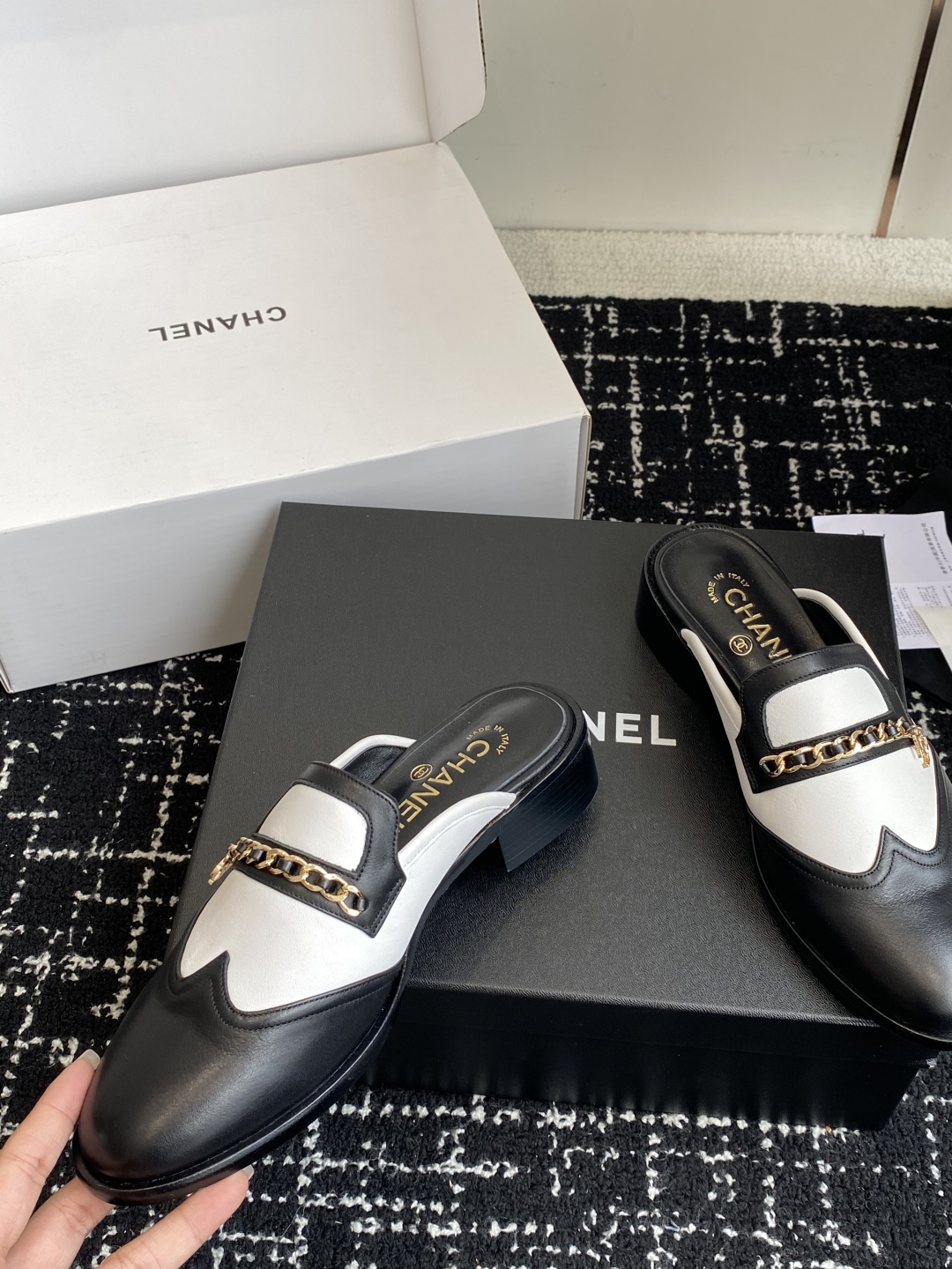代购级Chanel 25ss 小香 新款 小香扣 半拖 乐福鞋 秋冬香家必备爆款女神系列，拥有香家特色优