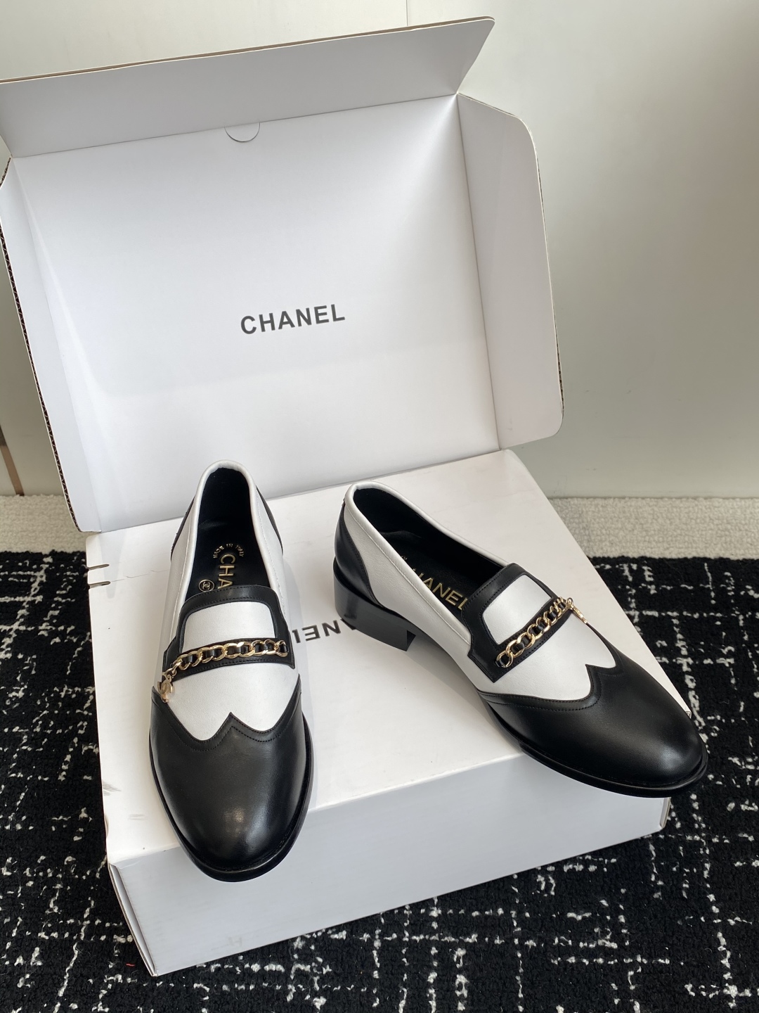 代购级Chanel 25ss 小香 新款 小香扣 半拖 乐福鞋 秋冬香家必备爆款女神系列，拥有香家特色优