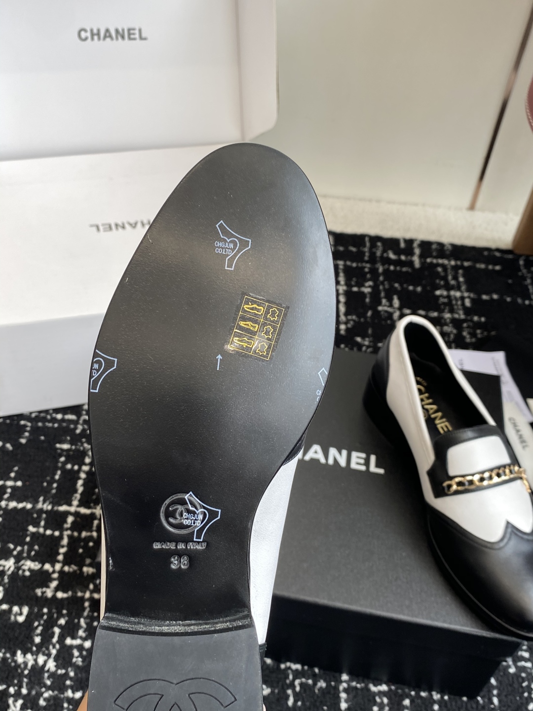 代购级Chanel 25ss 小香 新款 小香扣 半拖 乐福鞋 秋冬香家必备爆款女神系列，拥有香家特色优
