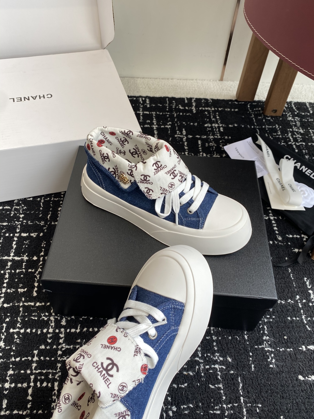 代购级Chanel 小香2025ss最新休闲鞋，目前超级流行的饼干鞋网红明星小红书狂追热推 发售蠢萌可爱