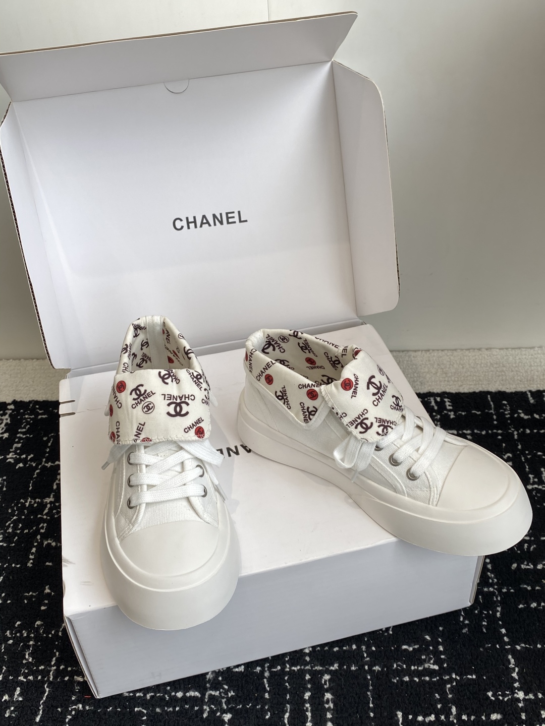 代购级Chanel 小香2025ss最新休闲鞋，目前超级流行的饼干鞋网红明星小红书狂追热推 发售蠢萌可爱