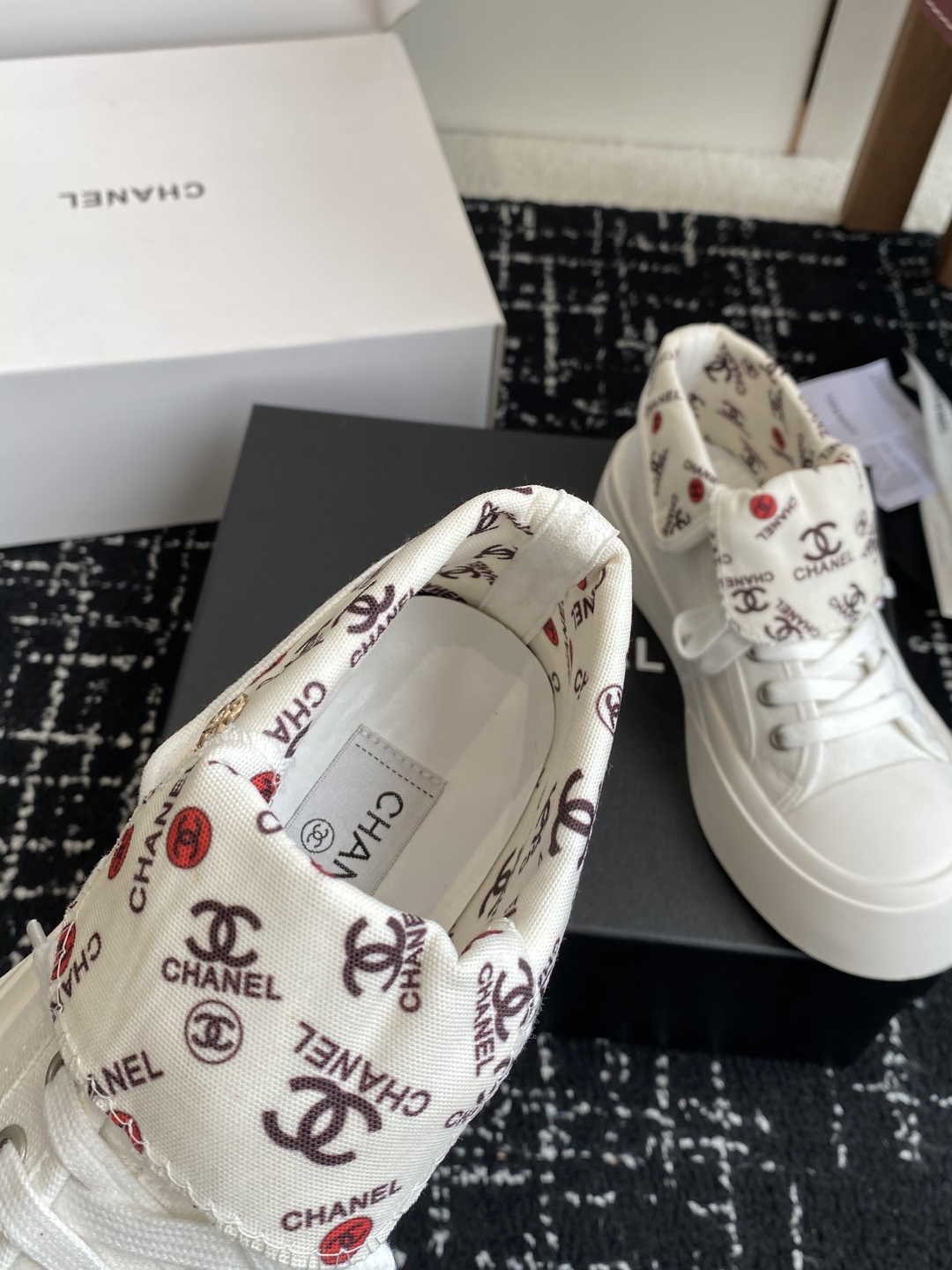 代购级Chanel 小香2025ss最新休闲鞋，目前超级流行的饼干鞋网红明星小红书狂追热推 发售蠢萌可爱