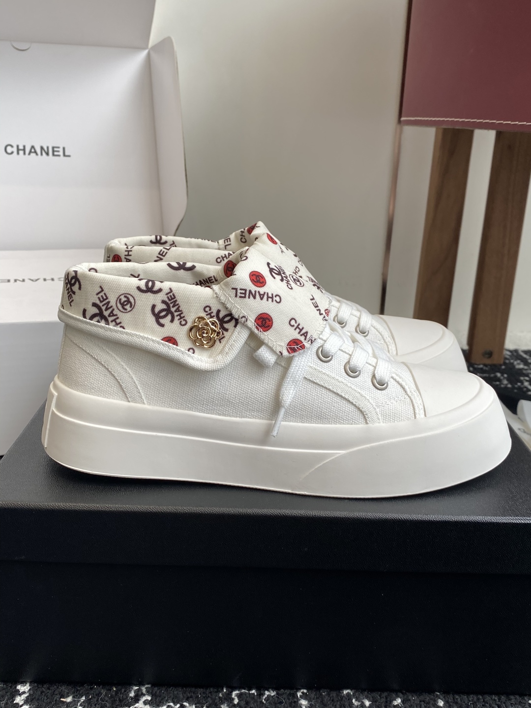 代购级Chanel 小香2025ss最新休闲鞋，目前超级流行的饼干鞋网红明星小红书狂追热推 发售蠢萌可爱
