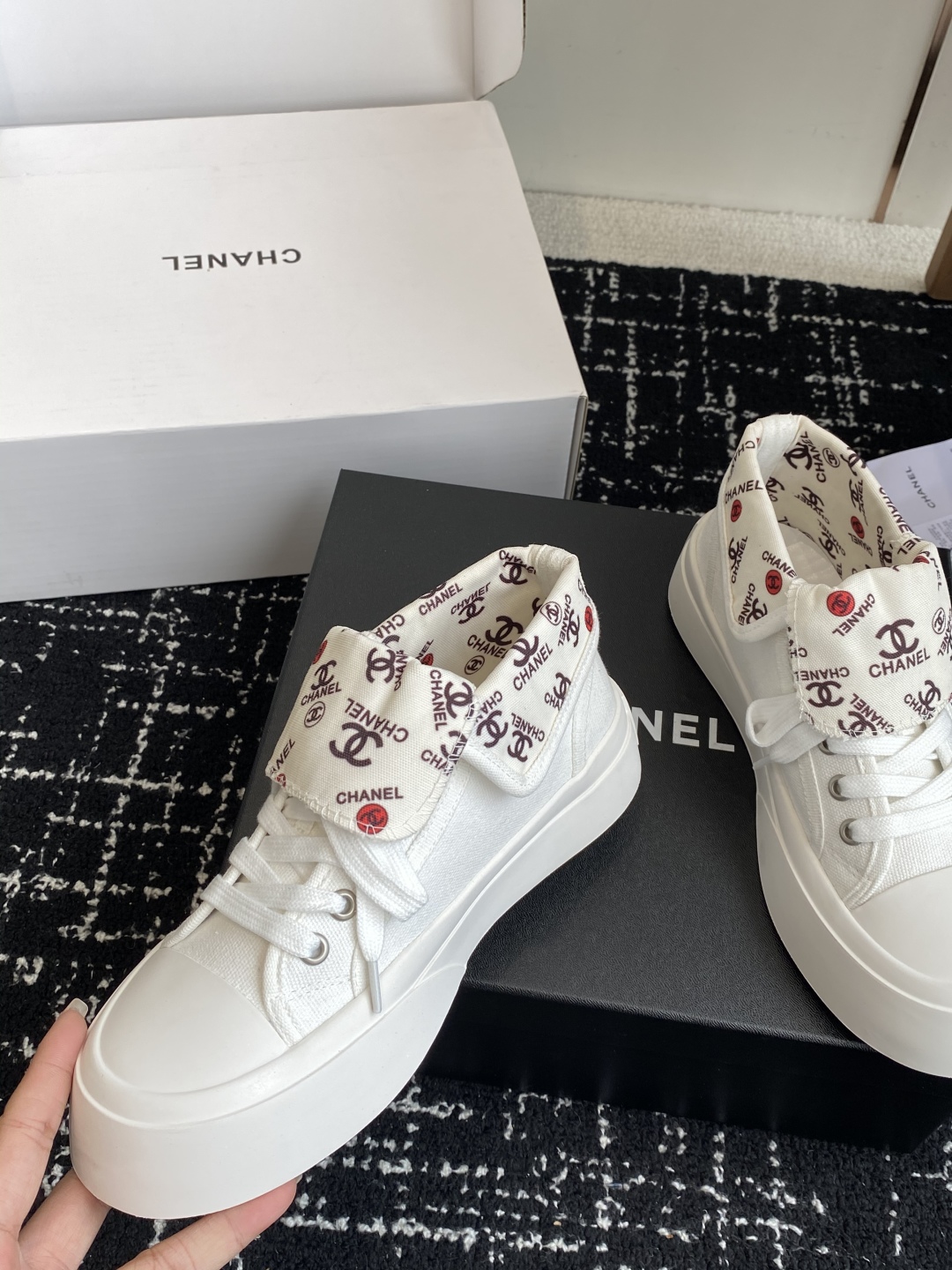 代购级Chanel 小香2025ss最新休闲鞋，目前超级流行的饼干鞋网红明星小红书狂追热推 发售蠢萌可爱