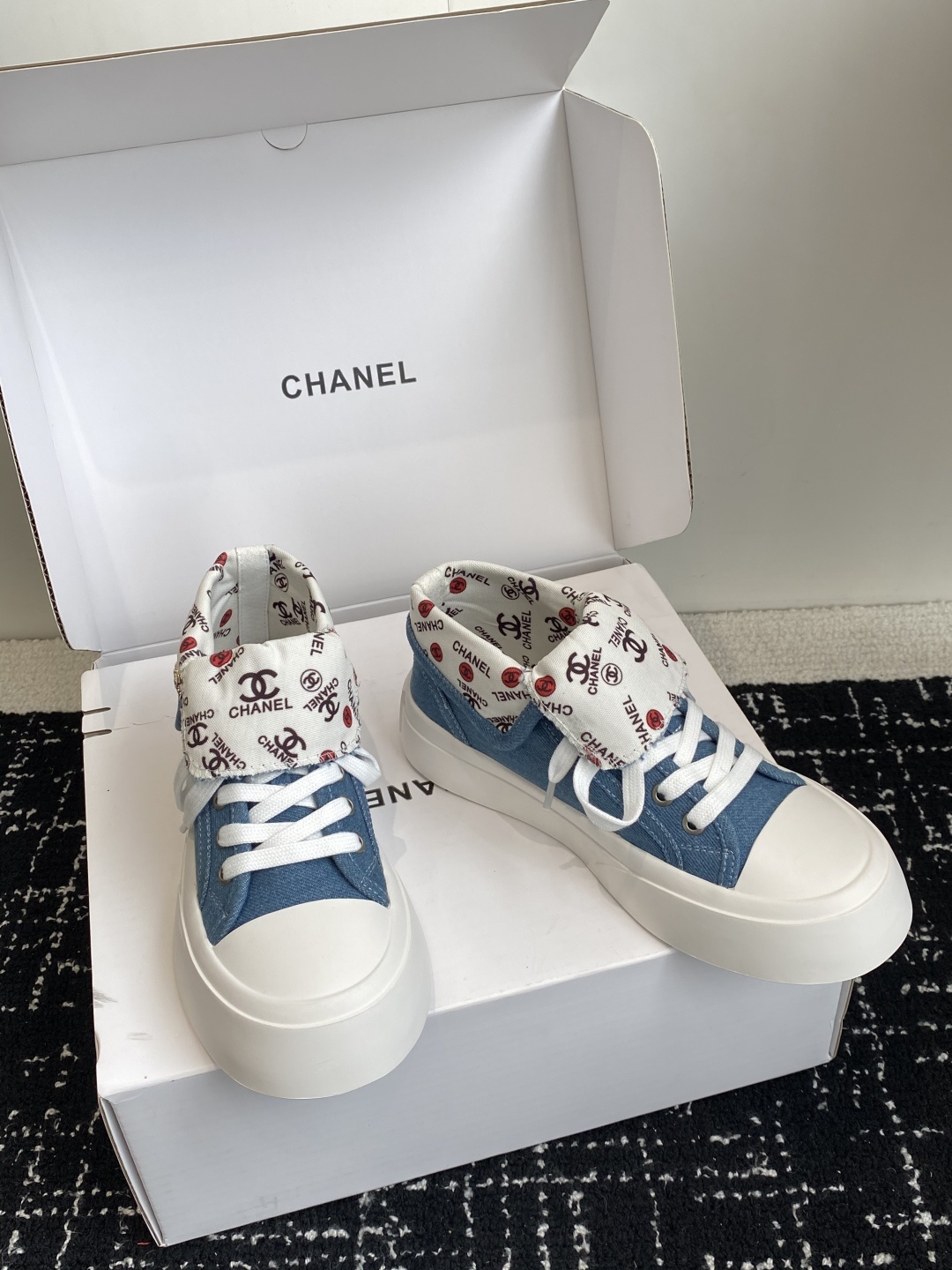 代购级Chanel 小香2025ss最新休闲鞋,目前超级流行的饼干鞋网红明星小红书狂追热推 发售蠢萌可爱