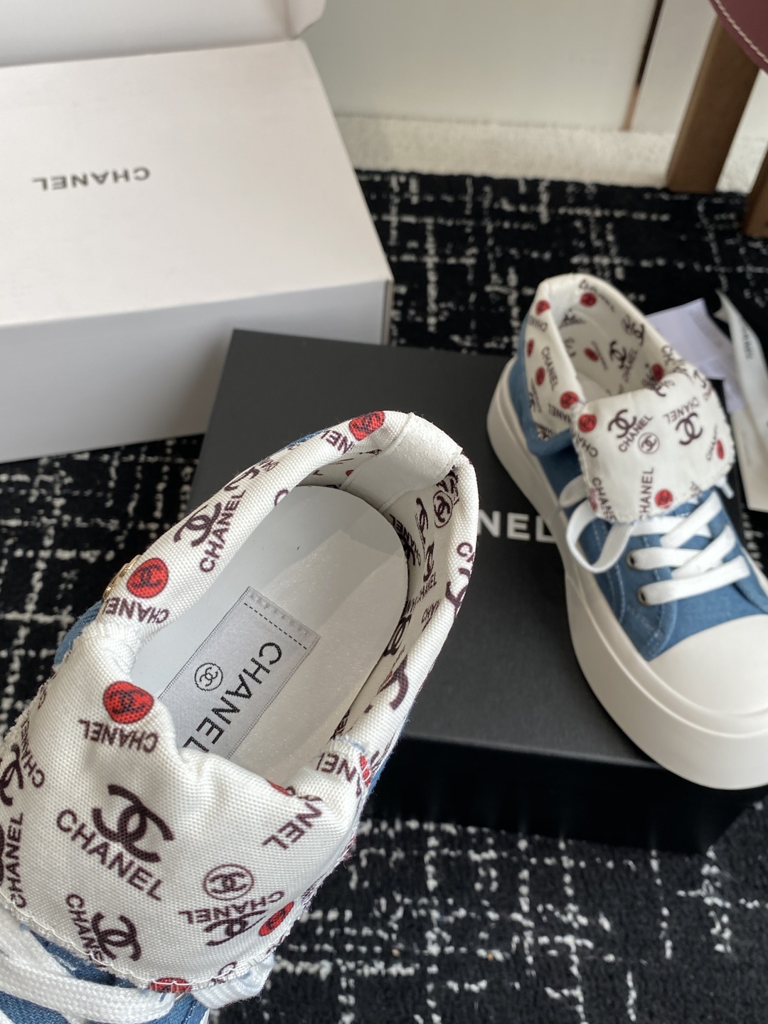 代购级Chanel 小香2025ss最新休闲鞋,目前超级流行的饼干鞋网红明星小红书狂追热推 发售蠢萌可爱