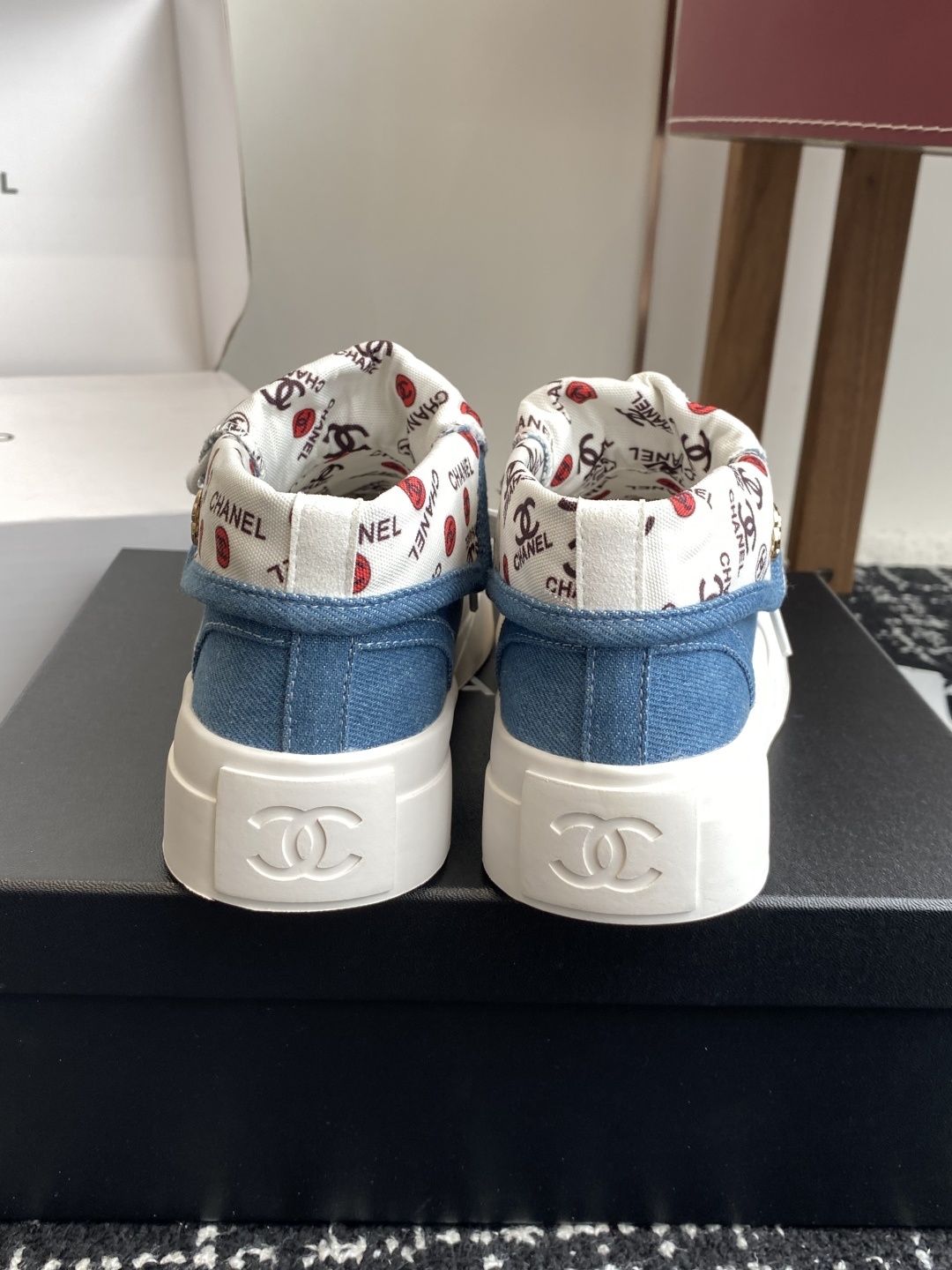 代购级Chanel 小香2025ss最新休闲鞋,目前超级流行的饼干鞋网红明星小红书狂追热推 发售蠢萌可爱