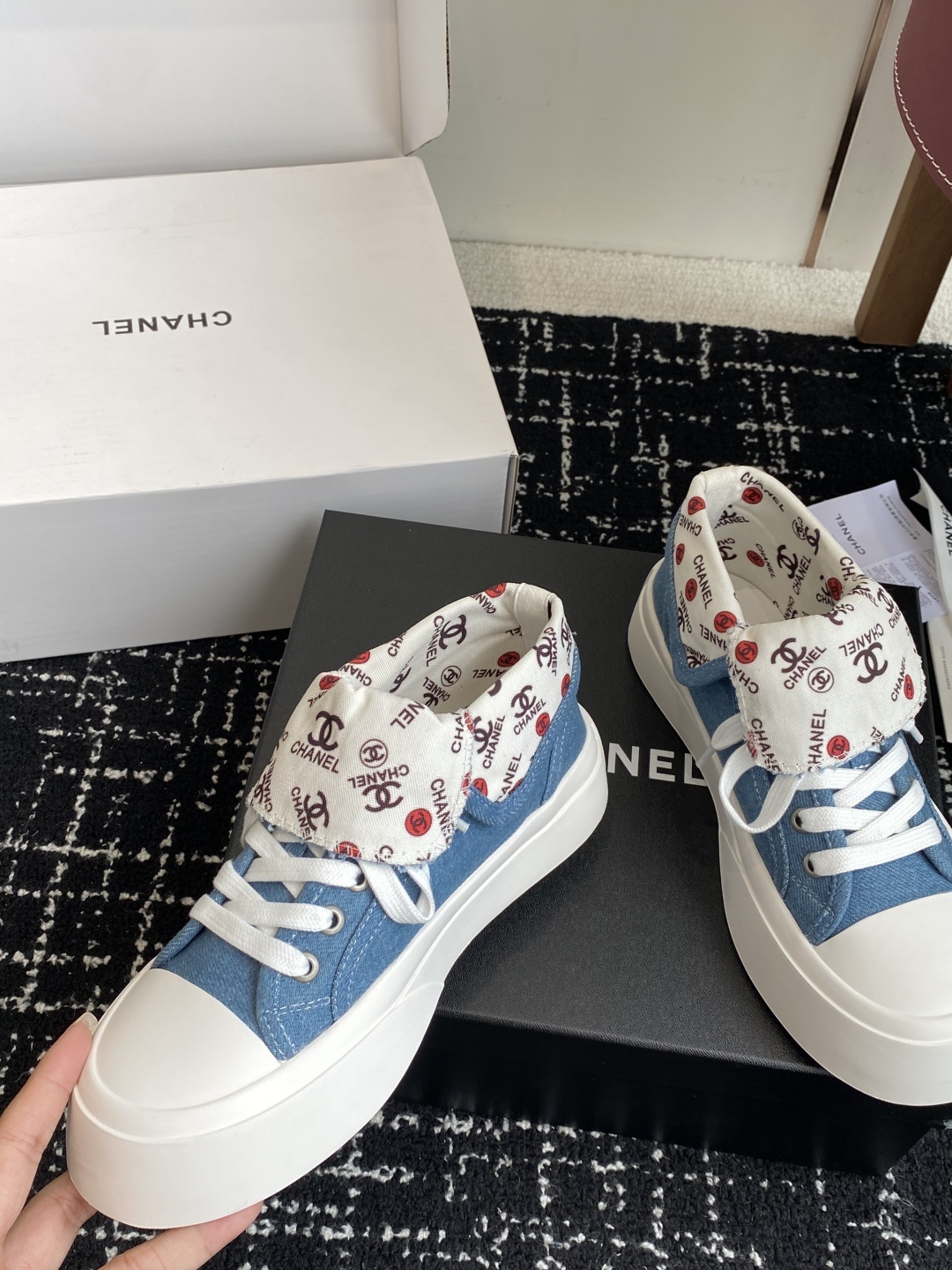 代购级Chanel 小香2025ss最新休闲鞋,目前超级流行的饼干鞋网红明星小红书狂追热推 发售蠢萌可爱