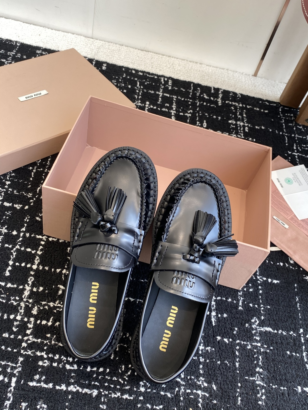 代购级Miu Miu 25ss秋冬款 独家爆款 流苏款 乐福鞋这季度的miu简直都太绝了 全系列陆续开始