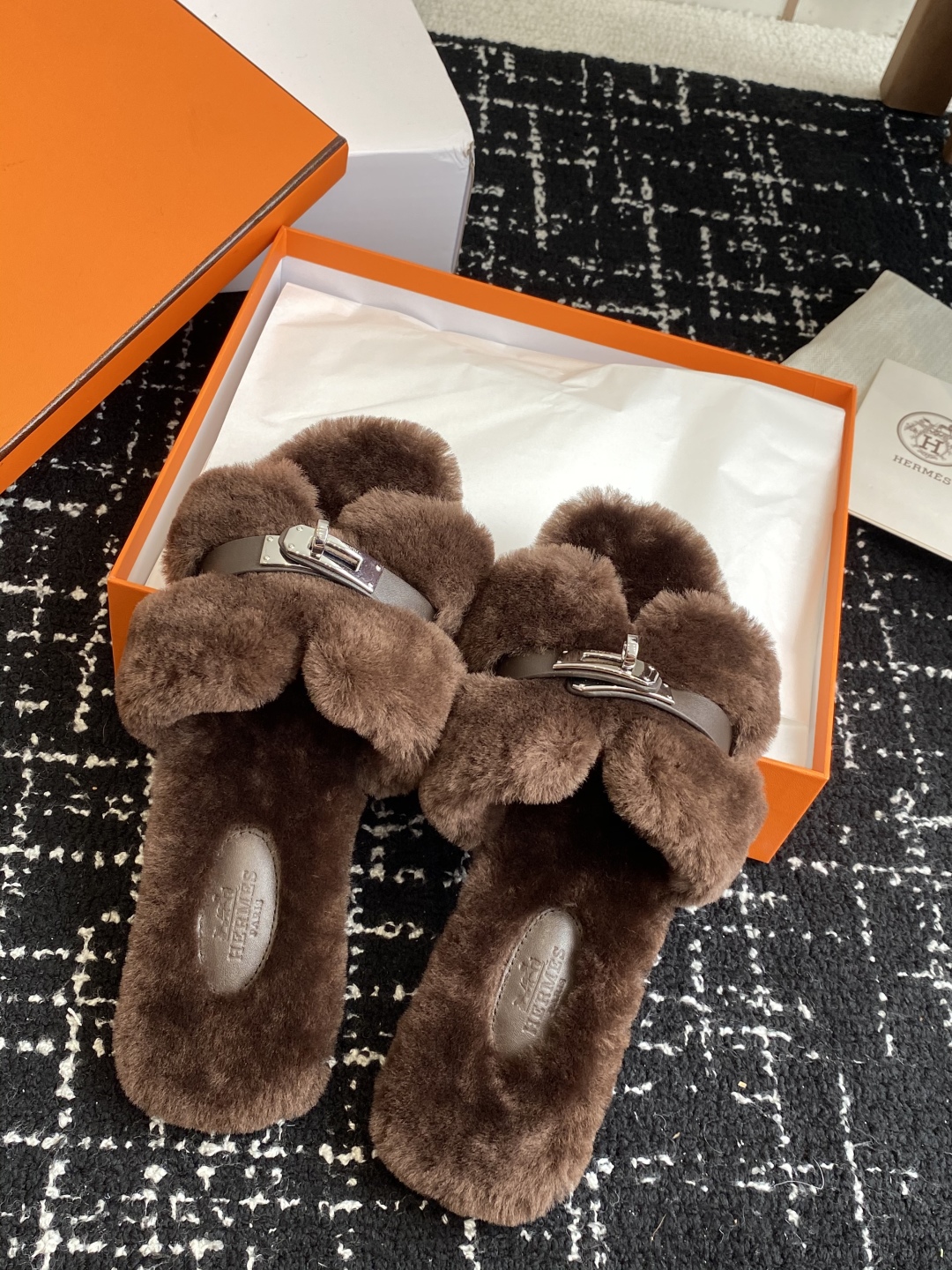 东莞代购级（⚠️官网同步✈️盒包装）爱马仕Hermes 25ss 泰迪毛拖，各大网咖主推款，顶级品质蓬松