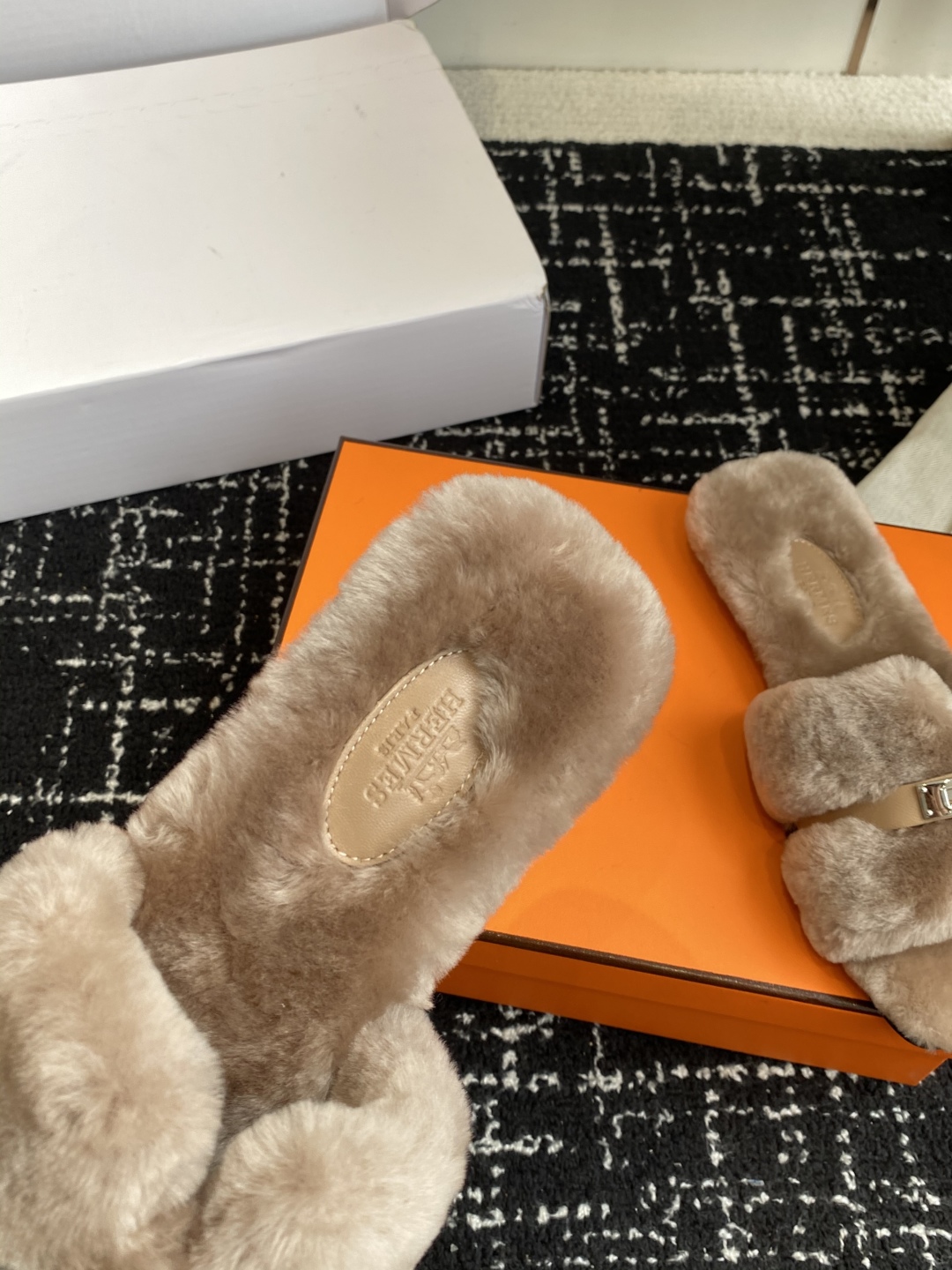 东莞代购级（⚠️官网同步✈️盒包装）爱马仕Hermes 25ss 泰迪毛拖，各大网咖主推款，顶级品质蓬松