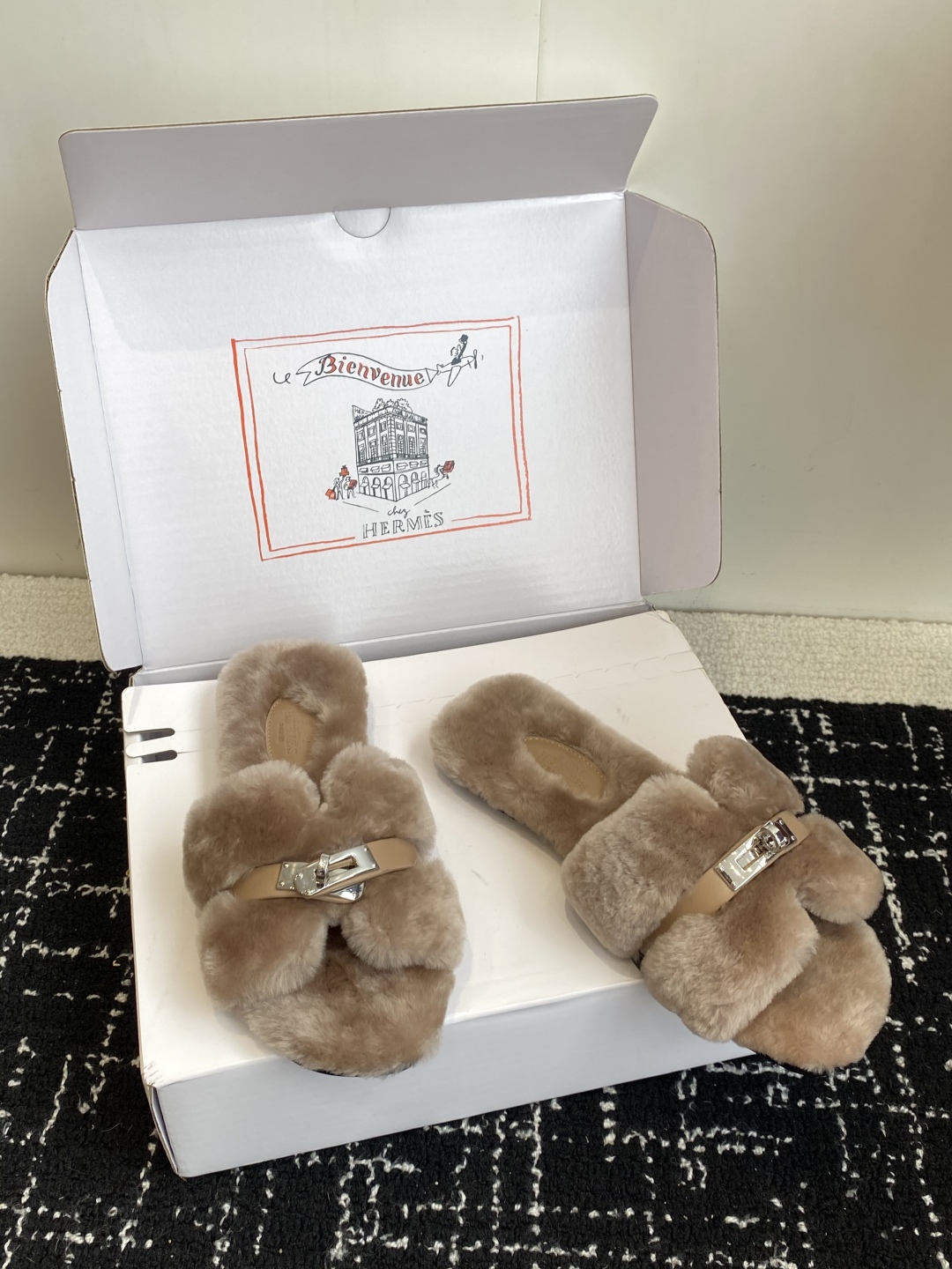东莞代购级（⚠️官网同步✈️盒包装）爱马仕Hermes 25ss 泰迪毛拖，各大网咖主推款，顶级品质蓬松