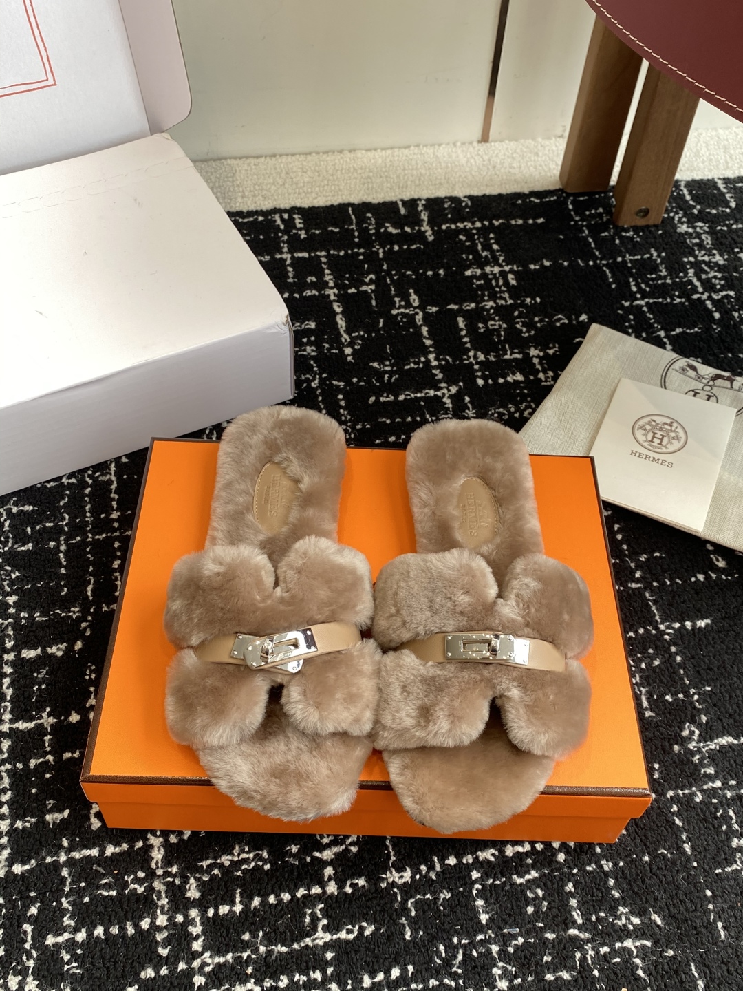 东莞代购级（⚠️官网同步✈️盒包装）爱马仕Hermes 25ss 泰迪毛拖，各大网咖主推款，顶级品质蓬松