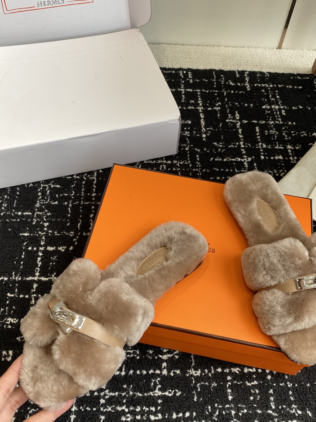东莞代购级（⚠️官网同步✈️盒包装）爱马仕Hermes 25ss 泰迪毛拖，各大网咖主推款，顶级品质蓬松