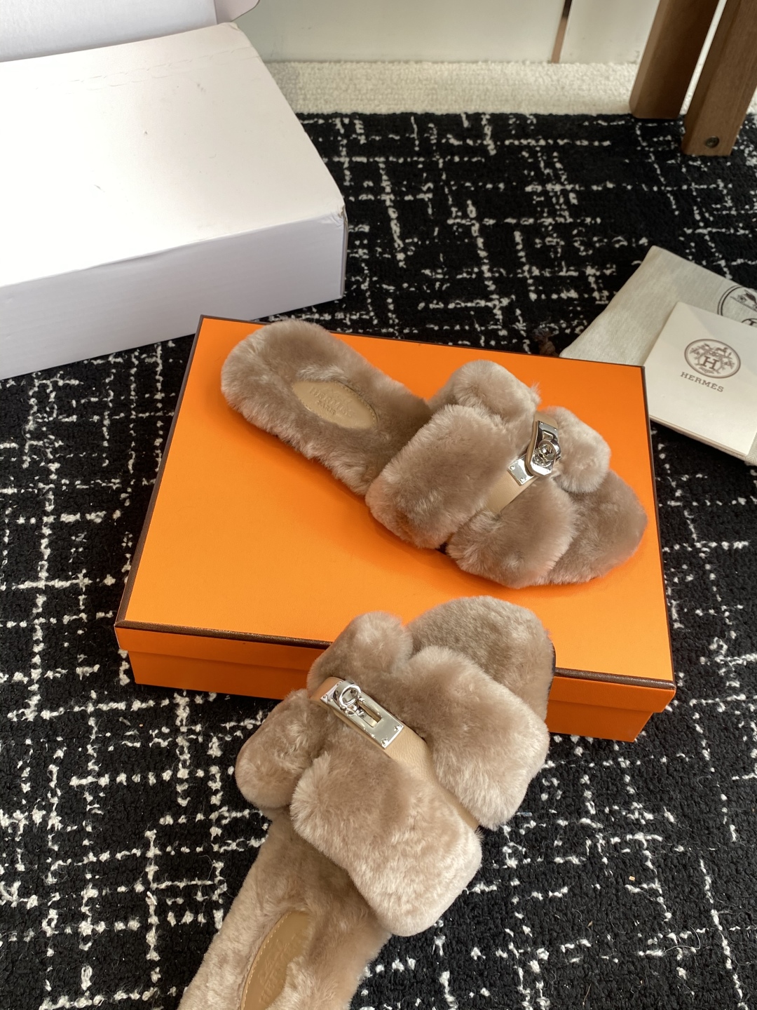 东莞代购级（⚠️官网同步✈️盒包装）爱马仕Hermes 25ss 泰迪毛拖，各大网咖主推款，顶级品质蓬松