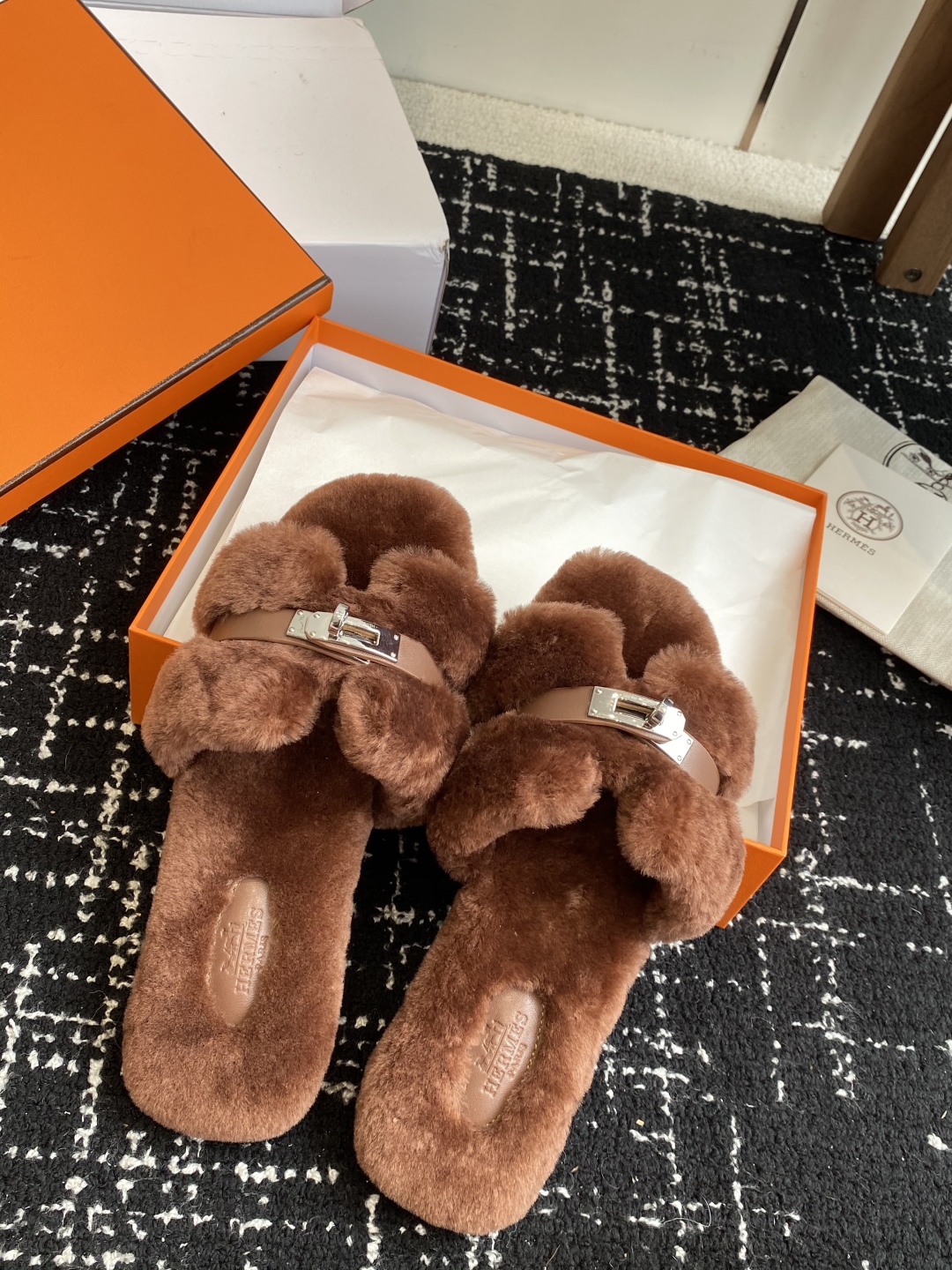 东莞代购级（⚠️官网同步✈️盒包装）爱马仕Hermes 25ss 泰迪毛拖，各大网咖主推款，顶级品质蓬松