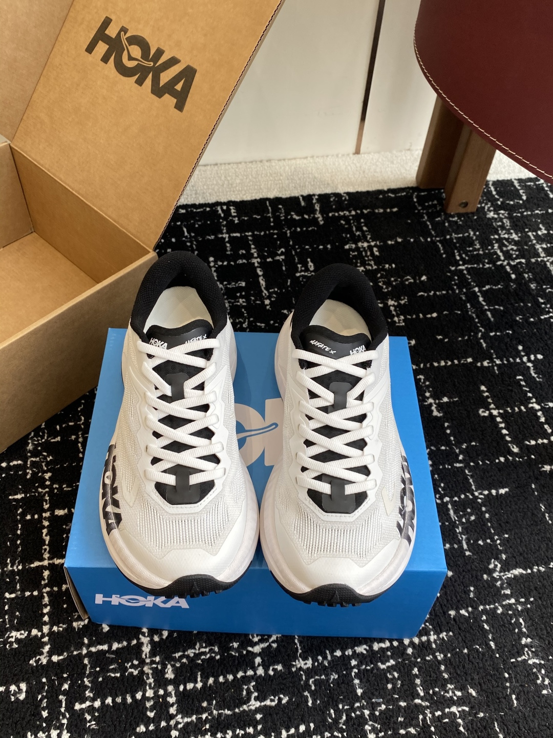 NO:496388,Purchase grade HOKA MAFATE X shock-absorbing, anti-slip and wear-resistant low-top running shoes!  We are always committed to providing all runners with newer and better running equipment. We adopt a micro-curved toe design, which is flexible in response and protects the toes; the upper is matched with simple colors to create a simple and neat appearance and outstanding foot feeling; the heel is treated with ankle curve, sole does not wear and wear; the sole is worn with rich anti-slip shading design, which can grip smoothly; this sole has thick, higher rebound, and better cushioning performance, bringing a more dynamic and stable experience to the feet!  Size35-40 (40 custom made without return or exchange), casual shoes/sports shoes, sneakers19860909代购级 HOKA MAFATE X 减震防滑耐磨 低帮 跑步鞋！始终致力于为所有跑者提供更新、更好的跑步装备. 釆用微翘式鞋头设计,响应灵活、保护脚趾；鞋面运用简洁的色彩进行搭配,缔造简洁利落外观和出众脚感；后跟做了贴合脚踝曲线处理,穿着不磨脚；鞋底耐磨材质搭配丰富的防滑底纹设计,可平稳抓地；此种鞋底厚、更高回弹、更好的缓冲性能,为双脚带来更具动感和稳定的体验！ Size35-40（40订做不退换）,休闲鞋/运动鞋,sneakers,Women's Shoes