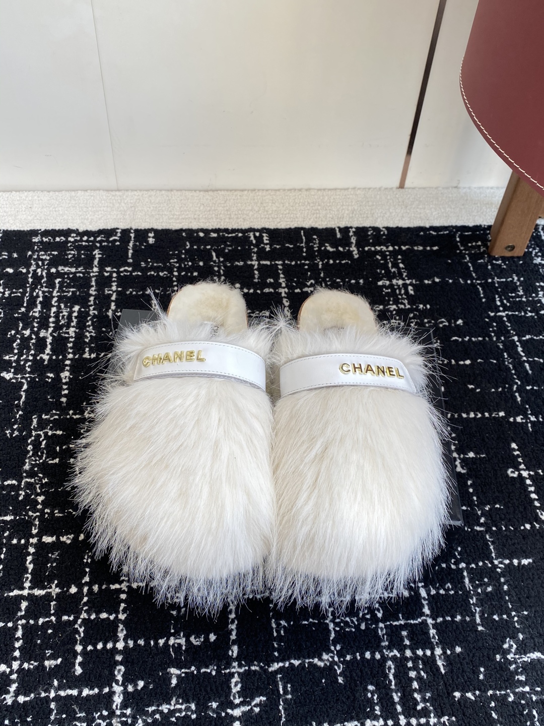 代购级Chanel 香奈儿 经典四季双C毛毛拖鞋 这款毛拖真的是真太可爱了 柔软蓬松的毛毛 舒服暖脚 增