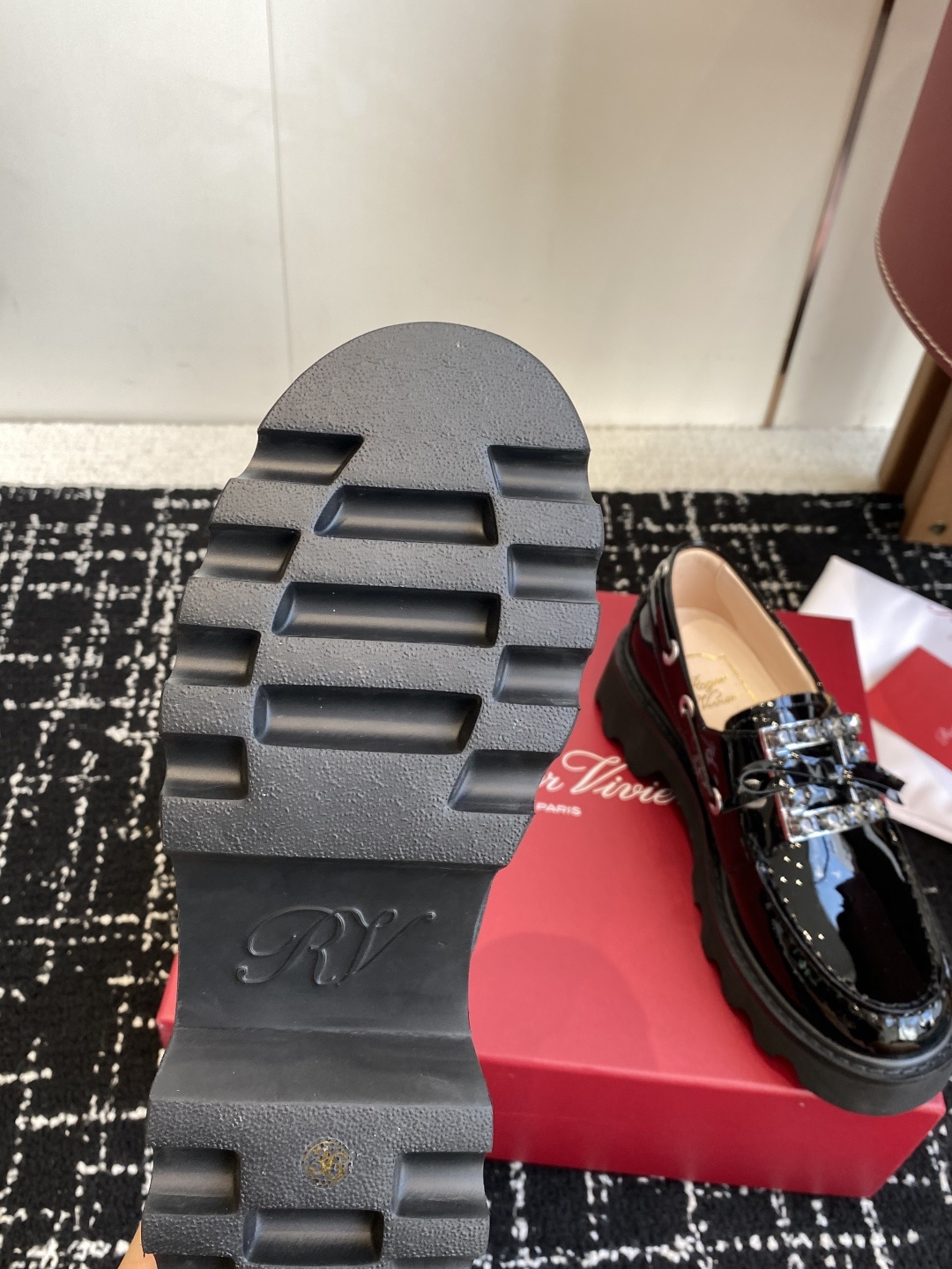 代购级Roger Vivier 25ss春夏 RV新款厚底乐福鞋都到现货了~带衬垫厚底踝靴帅气有型锯齿形