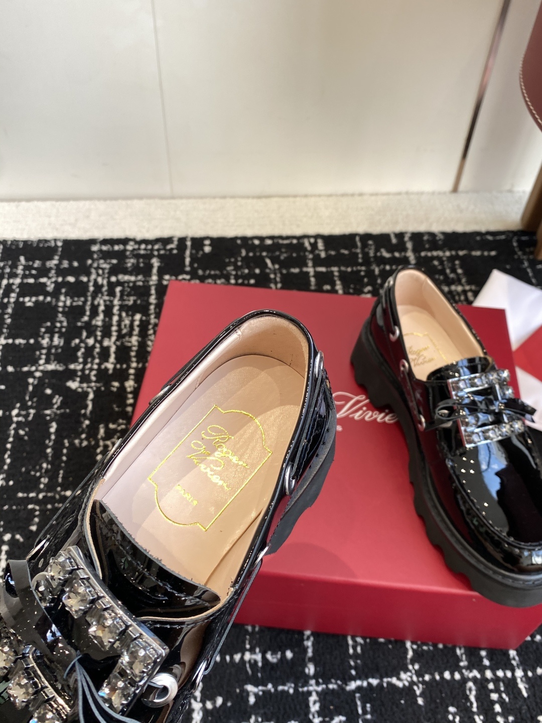 代购级Roger Vivier 25ss春夏 RV新款厚底乐福鞋都到现货了~带衬垫厚底踝靴帅气有型锯齿形