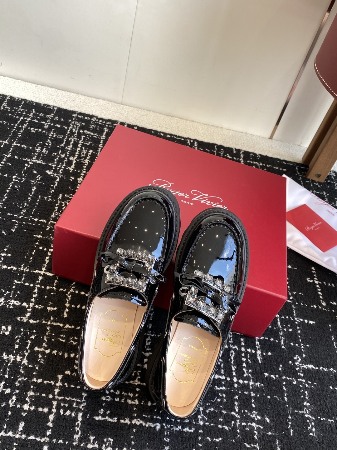 代购级Roger Vivier 25ss春夏 RV新款厚底乐福鞋都到现货了~带衬垫厚底踝靴帅气有型锯齿形