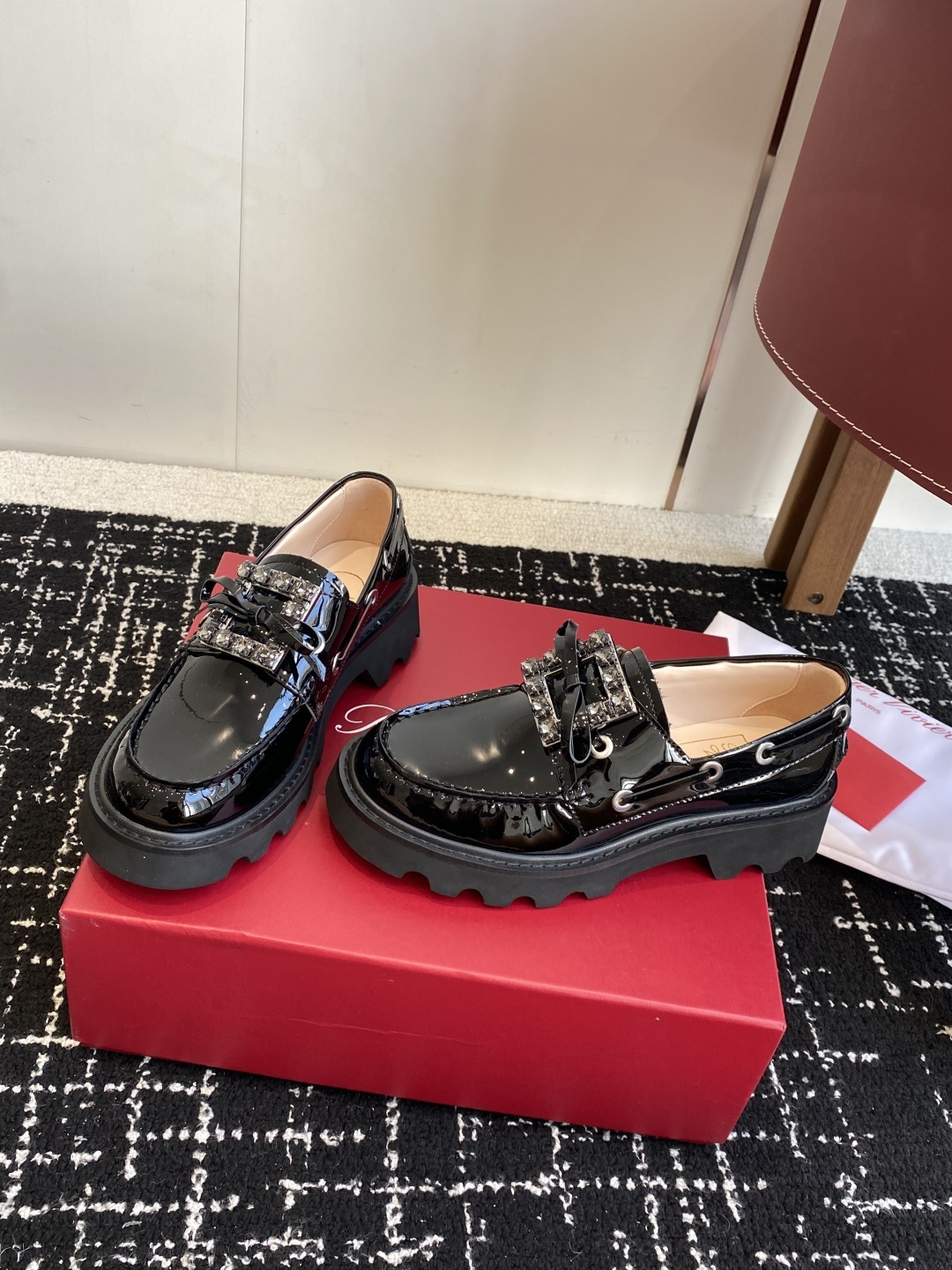 代购级Roger Vivier 25ss春夏 RV新款厚底乐福鞋都到现货了~带衬垫厚底踝靴帅气有型锯齿形