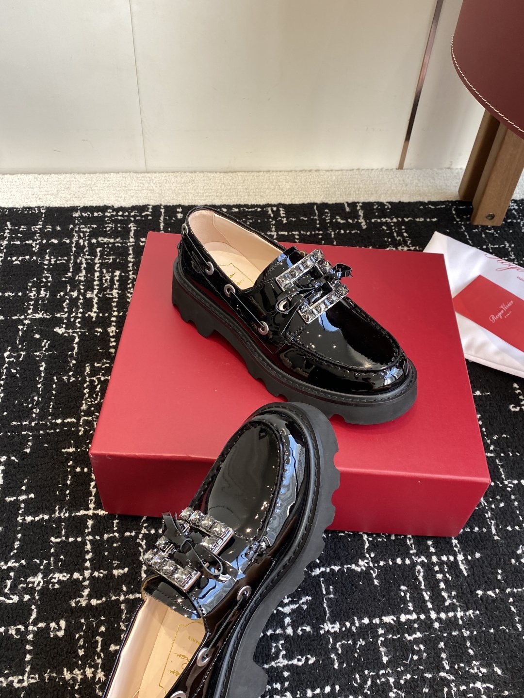 代购级Roger Vivier 25ss春夏 RV新款厚底乐福鞋都到现货了~带衬垫厚底踝靴帅气有型锯齿形