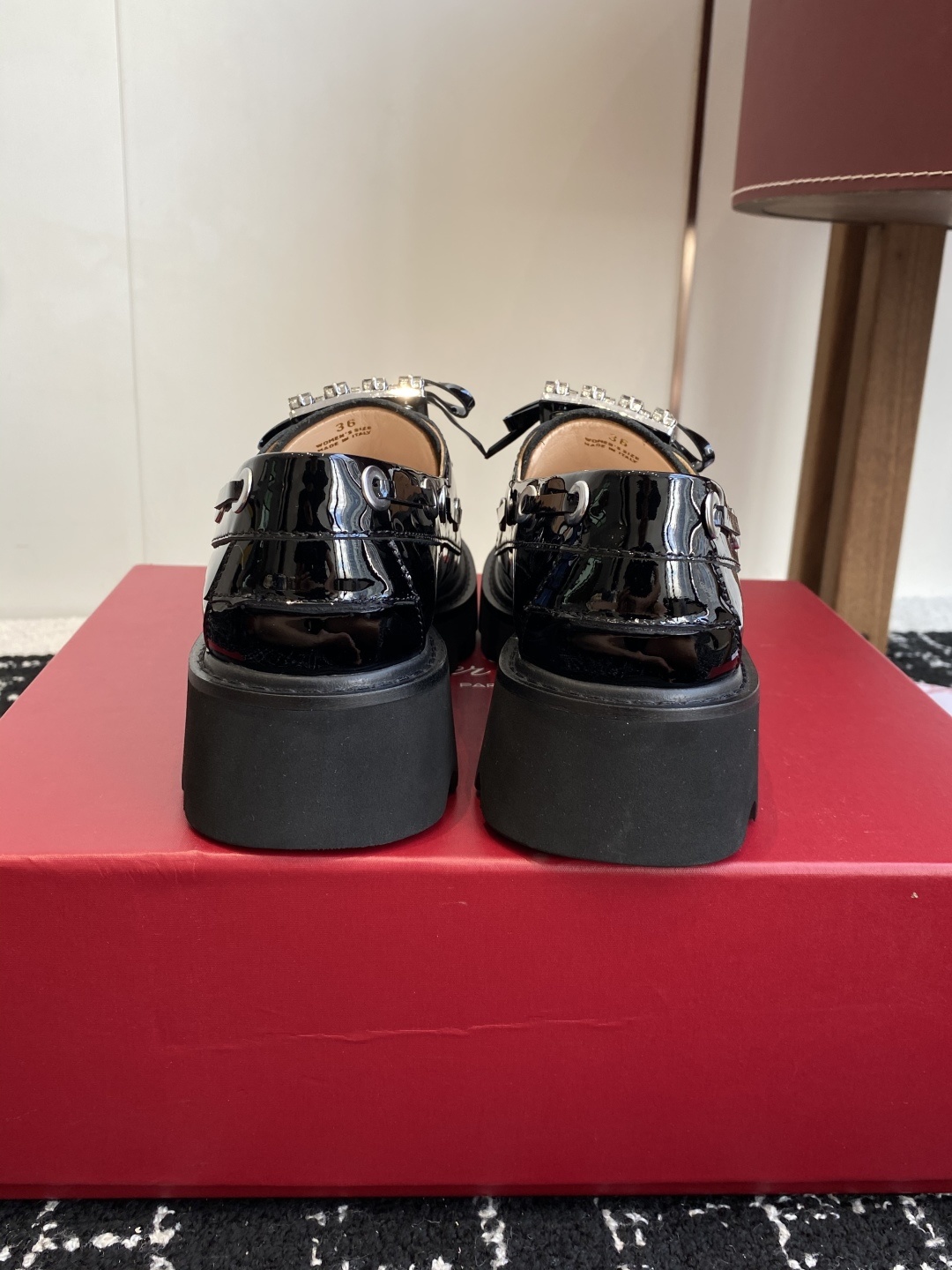 代购级Roger Vivier 25ss春夏 RV新款厚底乐福鞋都到现货了~带衬垫厚底踝靴帅气有型锯齿形