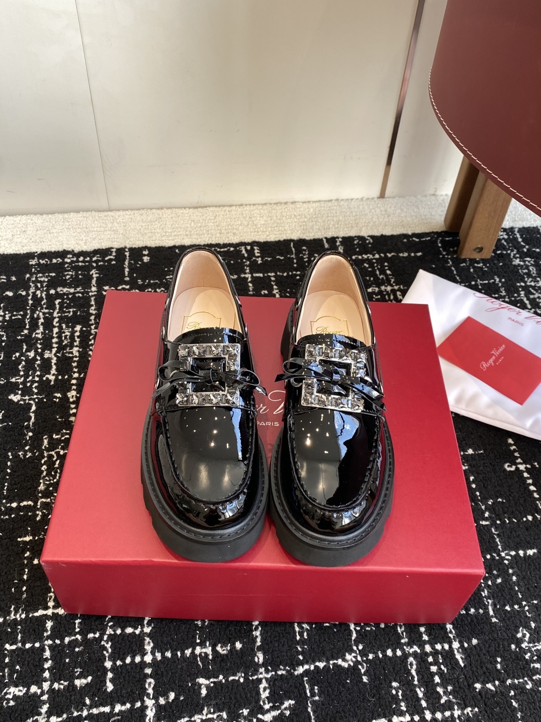 代购级Roger Vivier 25ss春夏 RV新款厚底乐福鞋都到现货了~带衬垫厚底踝靴帅气有型锯齿形