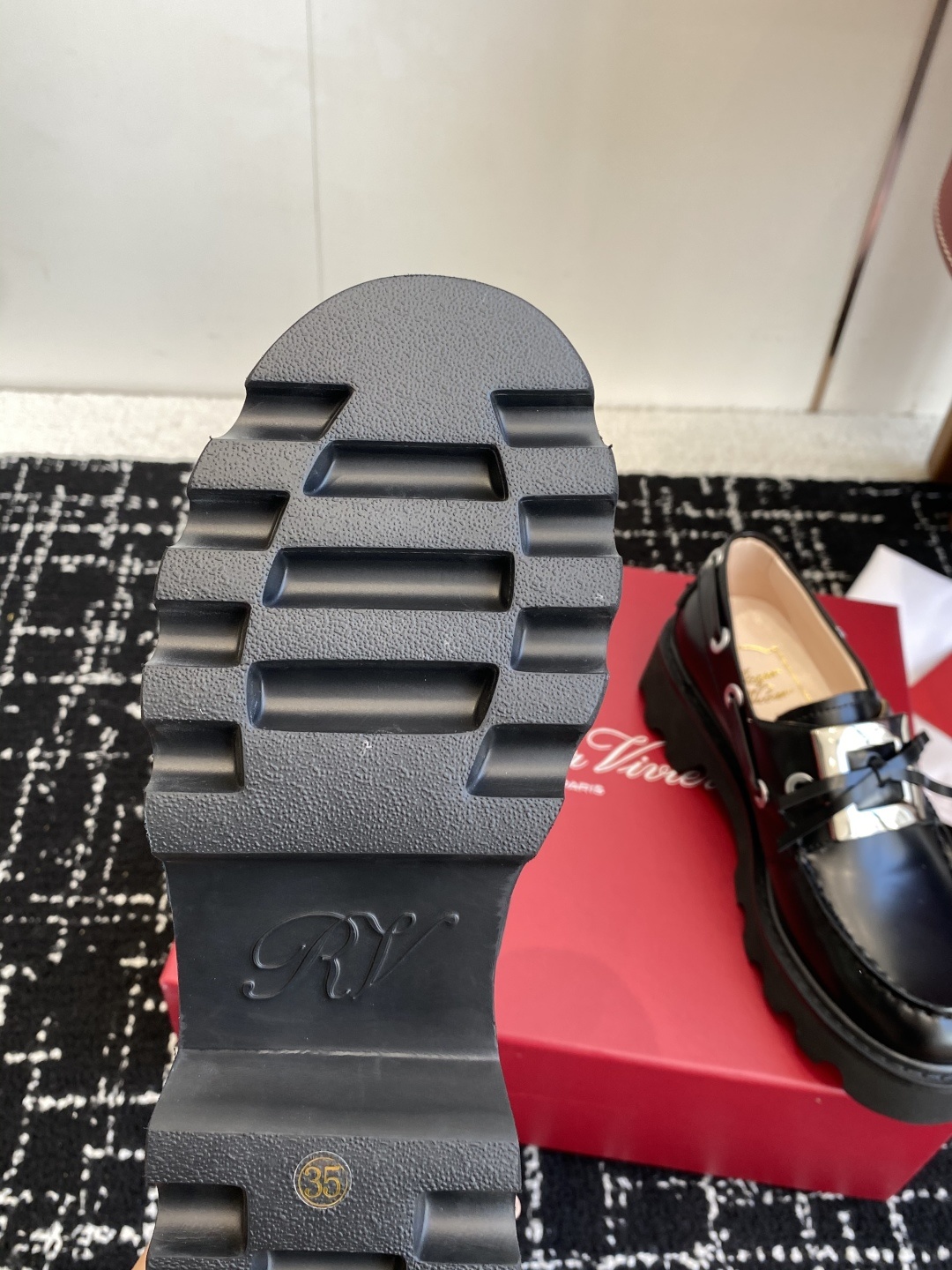 代购级Roger Vivier 25ss春夏 RV新款厚底乐福鞋都到现货了~带衬垫厚底踝靴帅气有型锯齿形