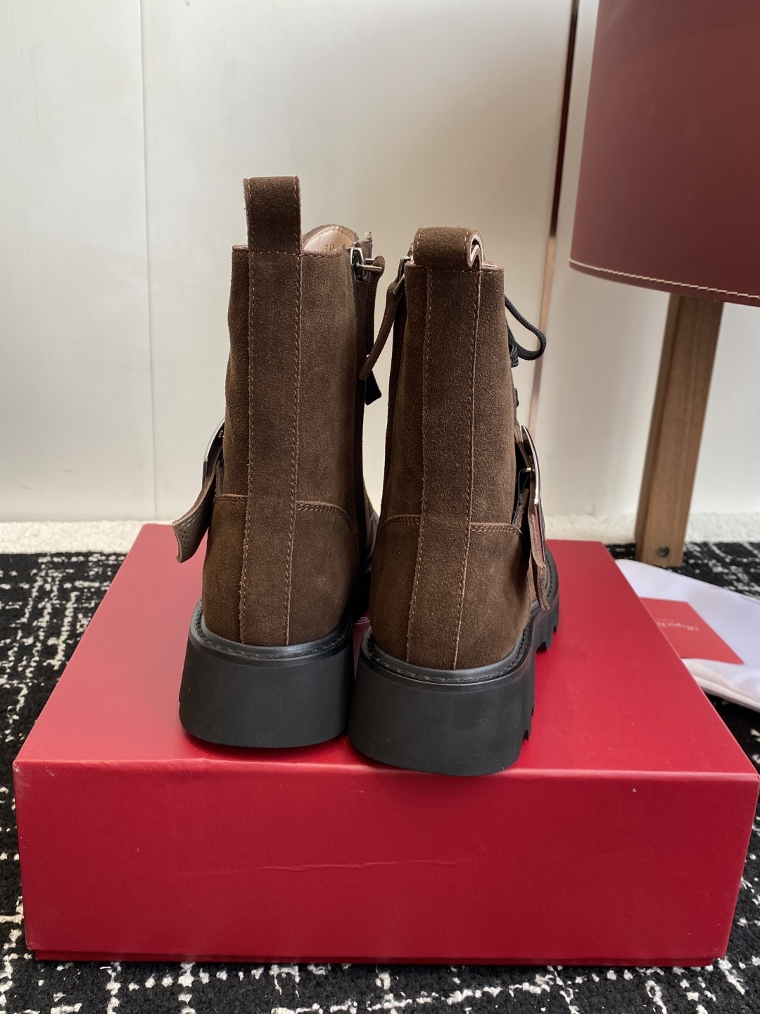 代购级Roger Vivier 25ss 秋冬新款 铜扣牛皮 侧拉链 马丁靴 新款viv run系列方钻