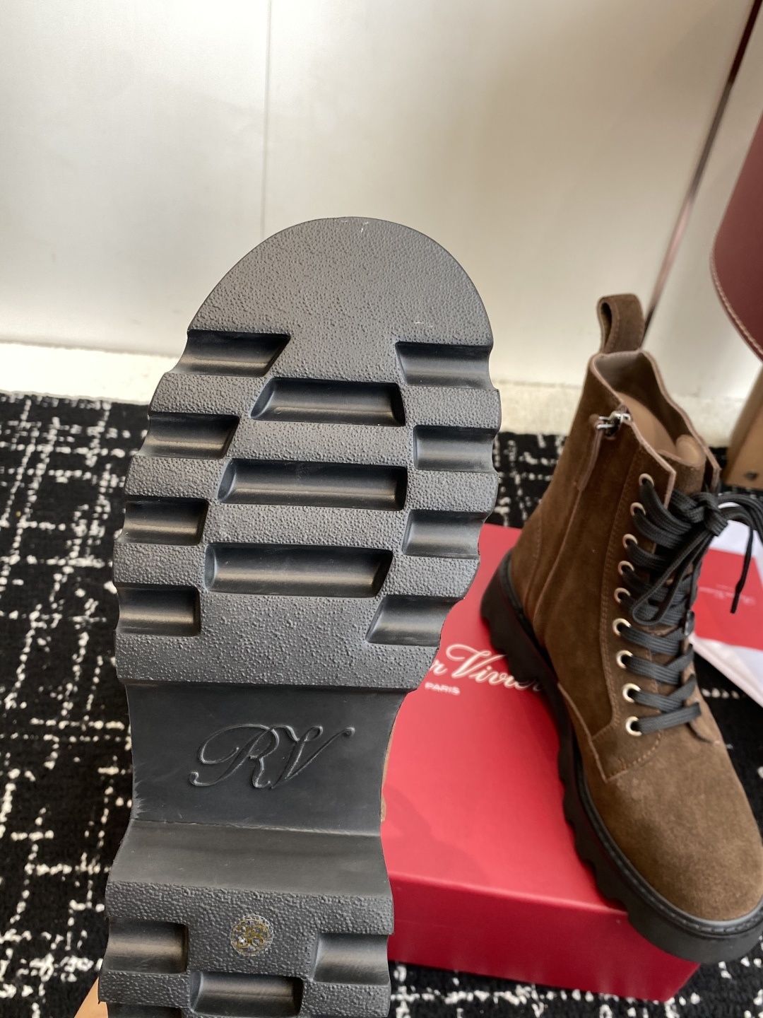 代购级Roger Vivier 25ss 秋冬新款 铜扣牛皮 侧拉链 马丁靴 新款viv run系列方钻