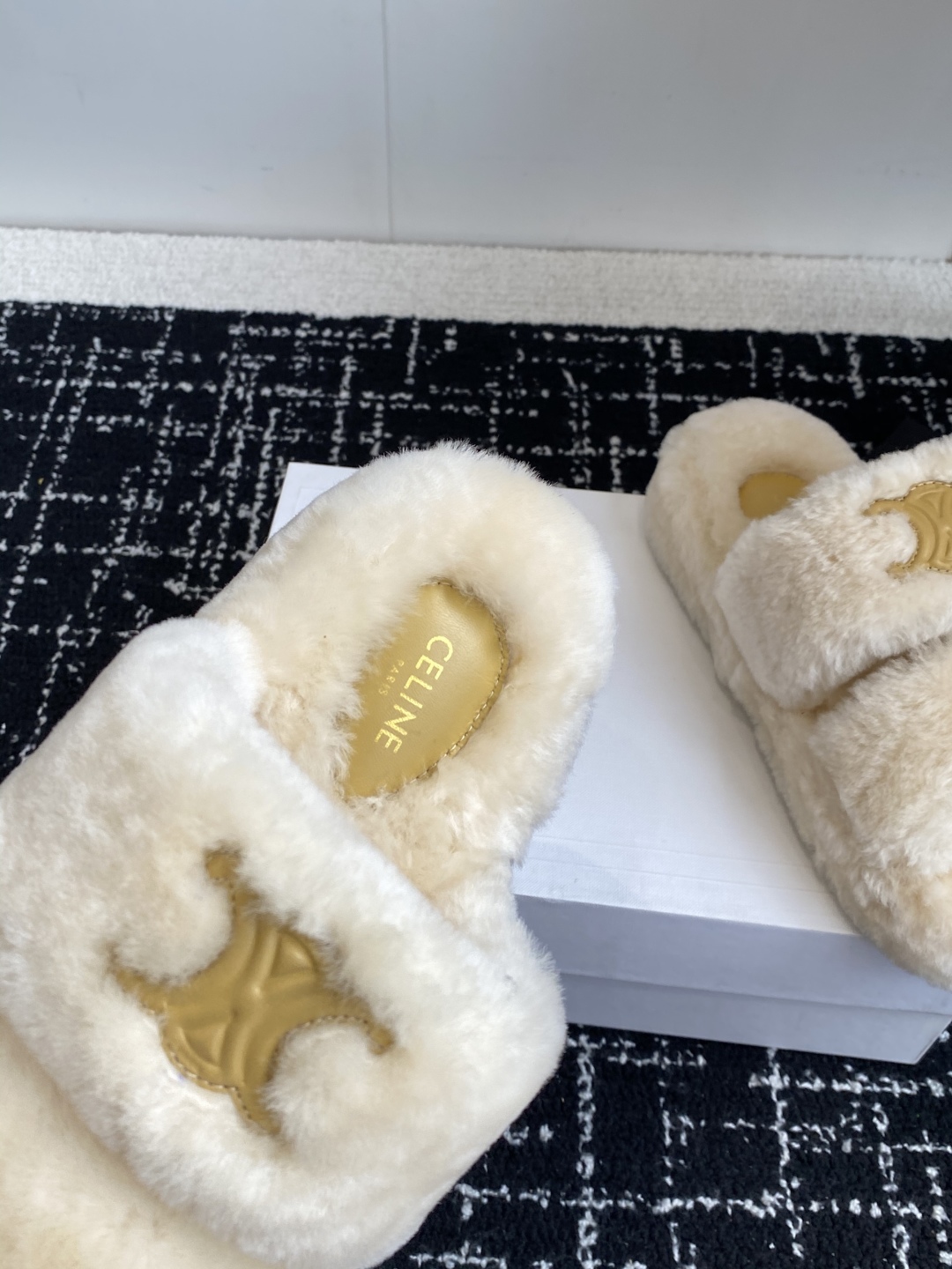 Celine 25SS New Winter Lambswool Slippers - Cozy & Chic 9 cmp i1757434943255 2785 0 6