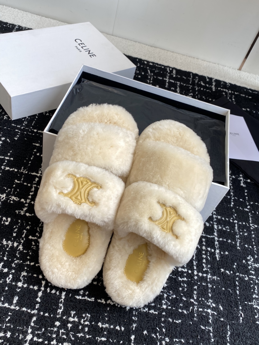 Celine 25SS New Winter Lambswool Slippers - Cozy & Chic 5 cmp i1757434943258 5475 0 3