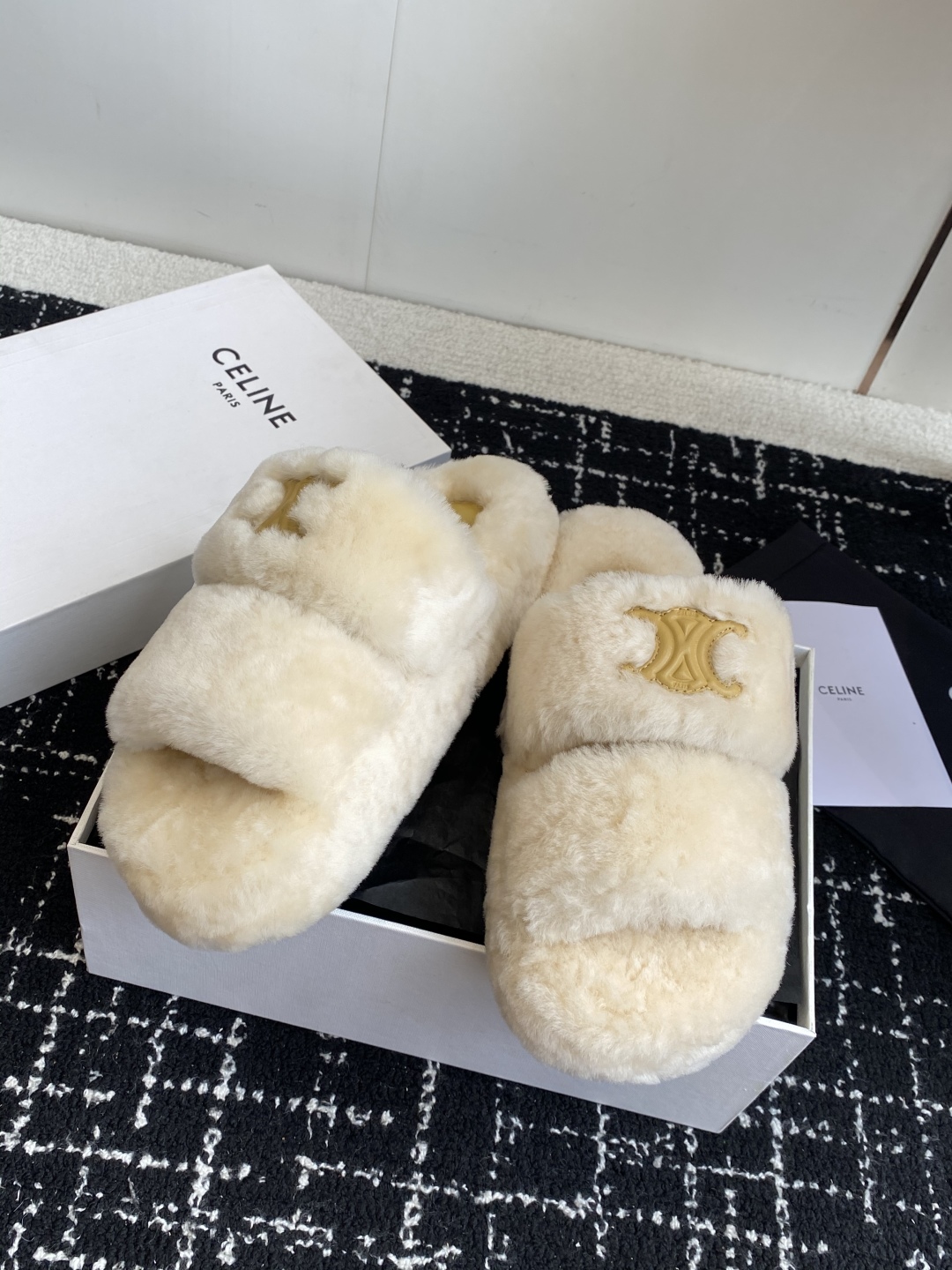 Celine 25SS New Winter Lambswool Slippers - Cozy & Chic 6 cmp i1757434943271 2449 0 8
