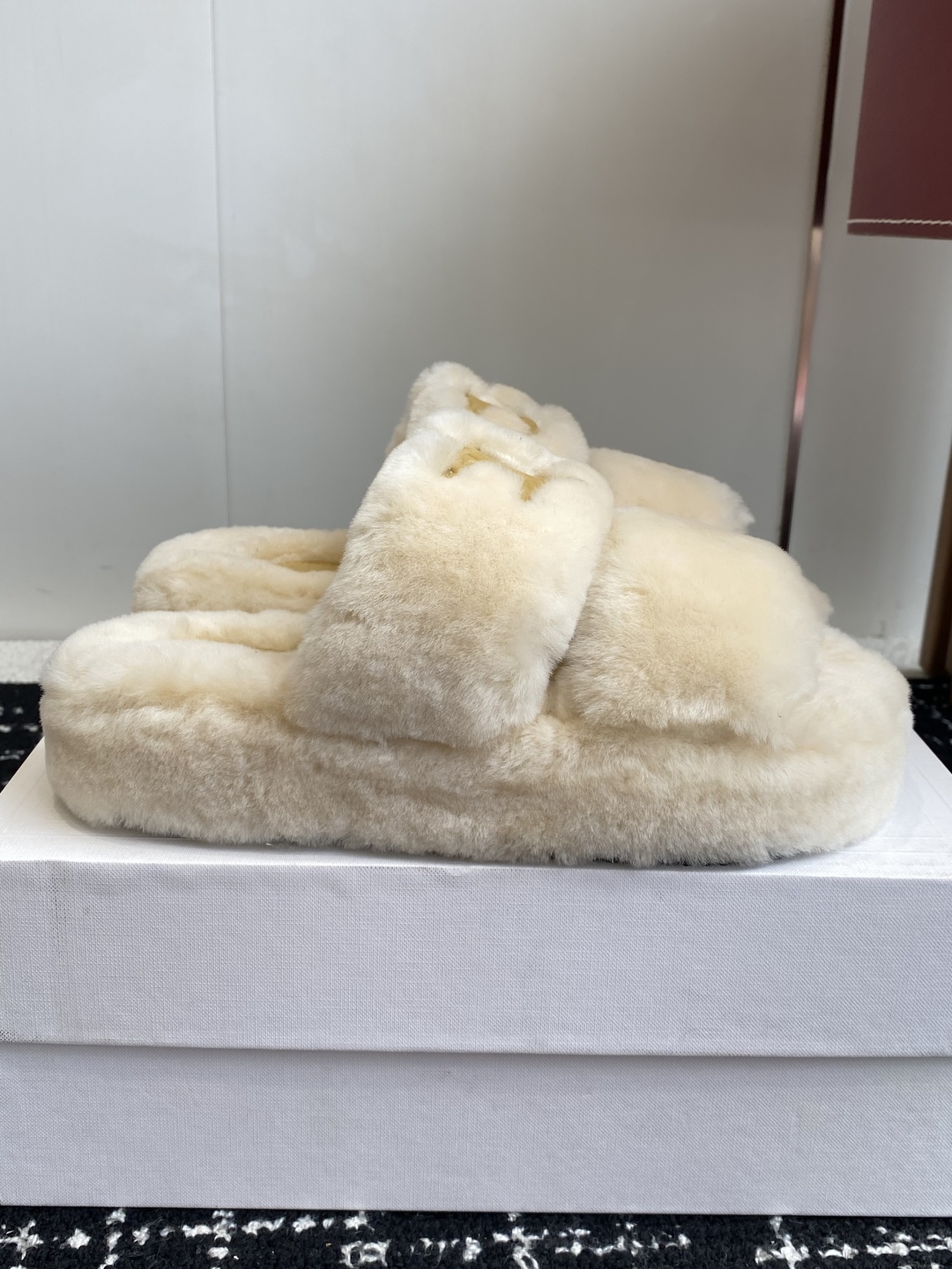 Celine 25SS New Winter Lambswool Slippers - Cozy & Chic 3 cmp i1757434962799 3096 0 1