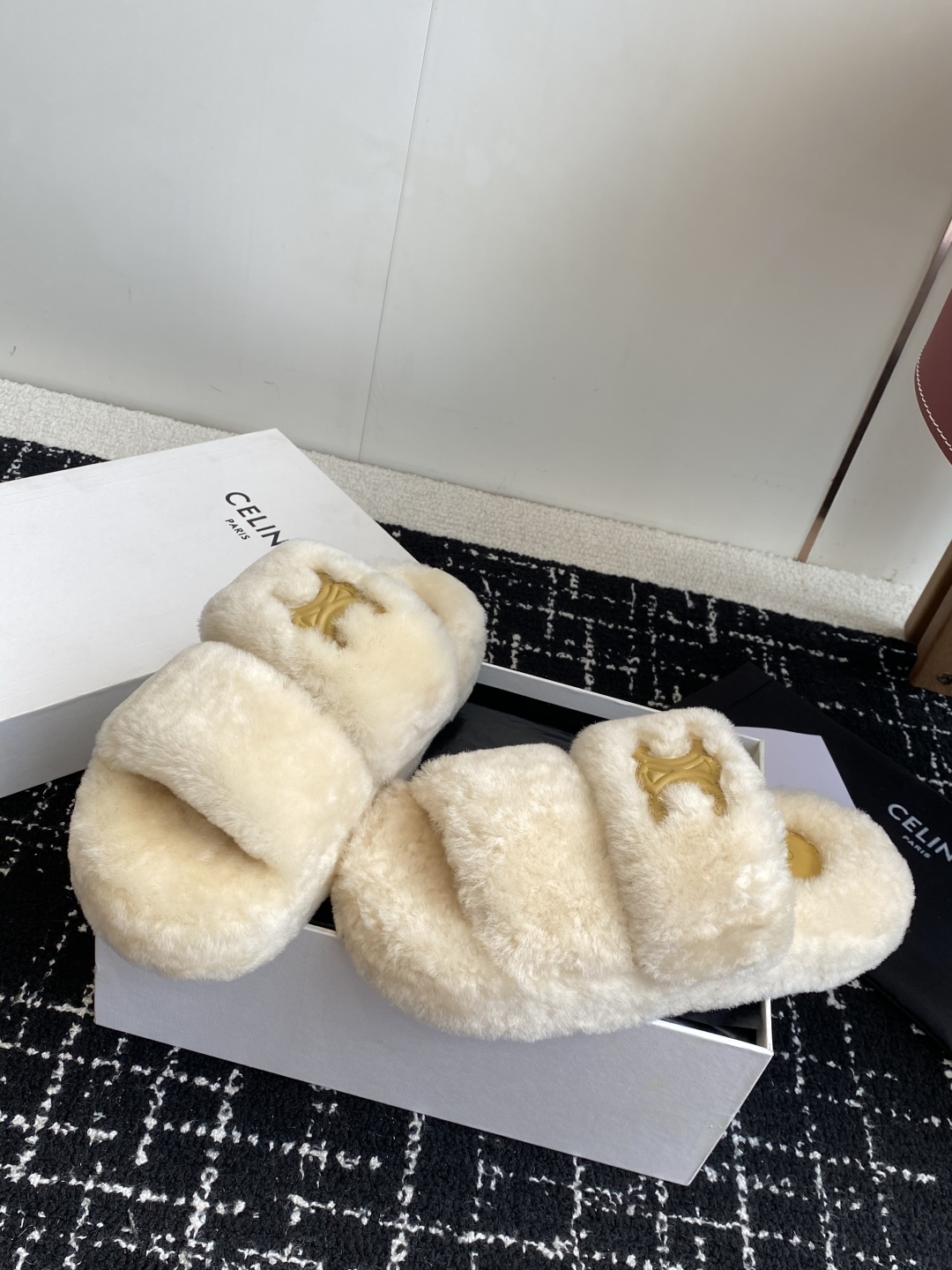 Celine 25SS New Winter Lambswool Slippers - Cozy & Chic 4 cmp i1757434962948 1974 0 2