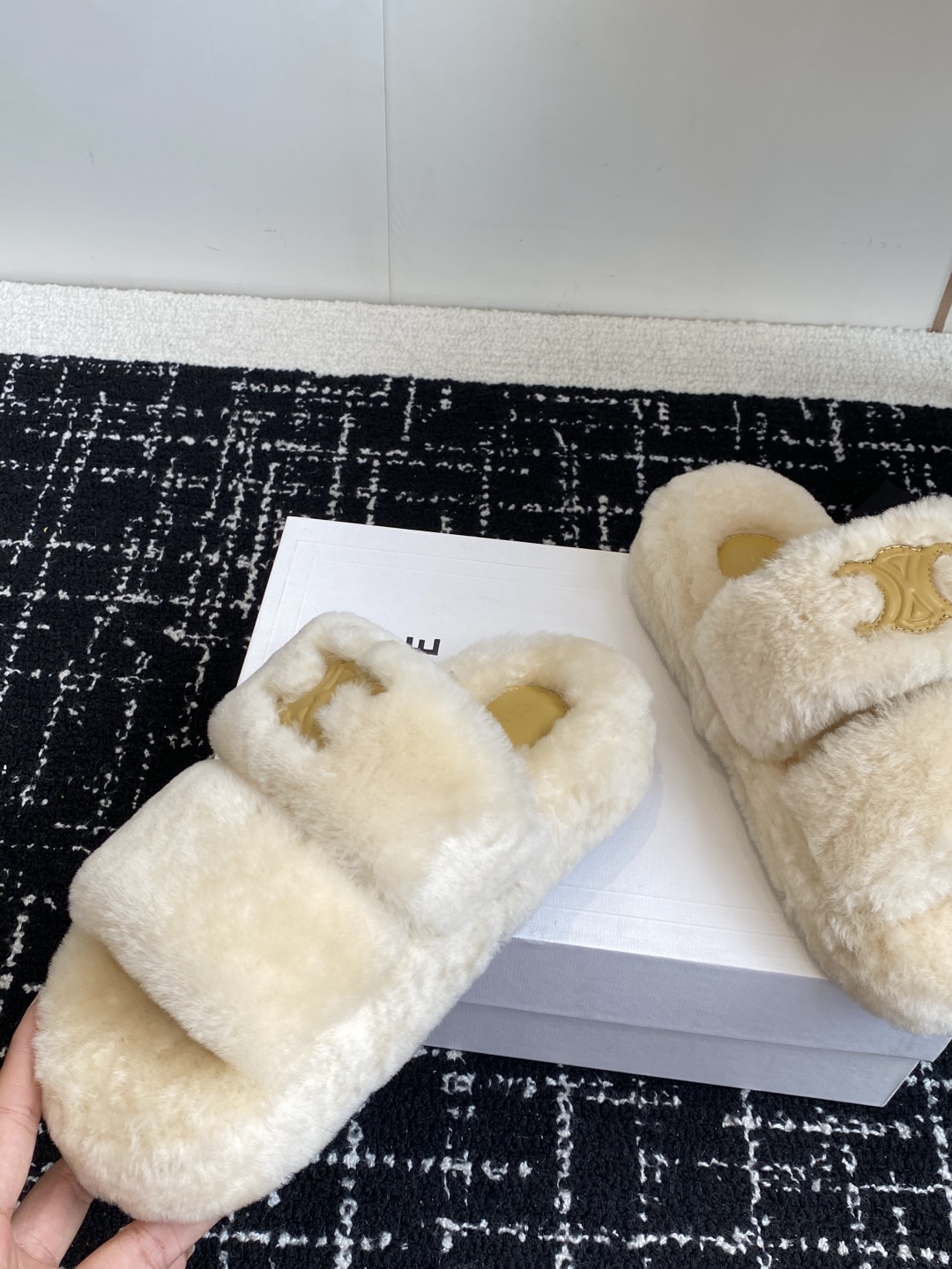 Celine 25SS New Winter Lambswool Slippers - Cozy & Chic 8 cmp i1757434963039 8889 0 5