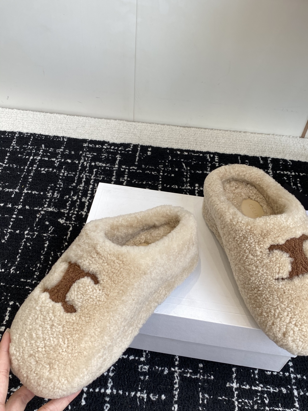 Celine Women's Shearling Wool Slip-On Slippers - Cozy & Stylish 7 cmp i1757435290637 287 0 5
