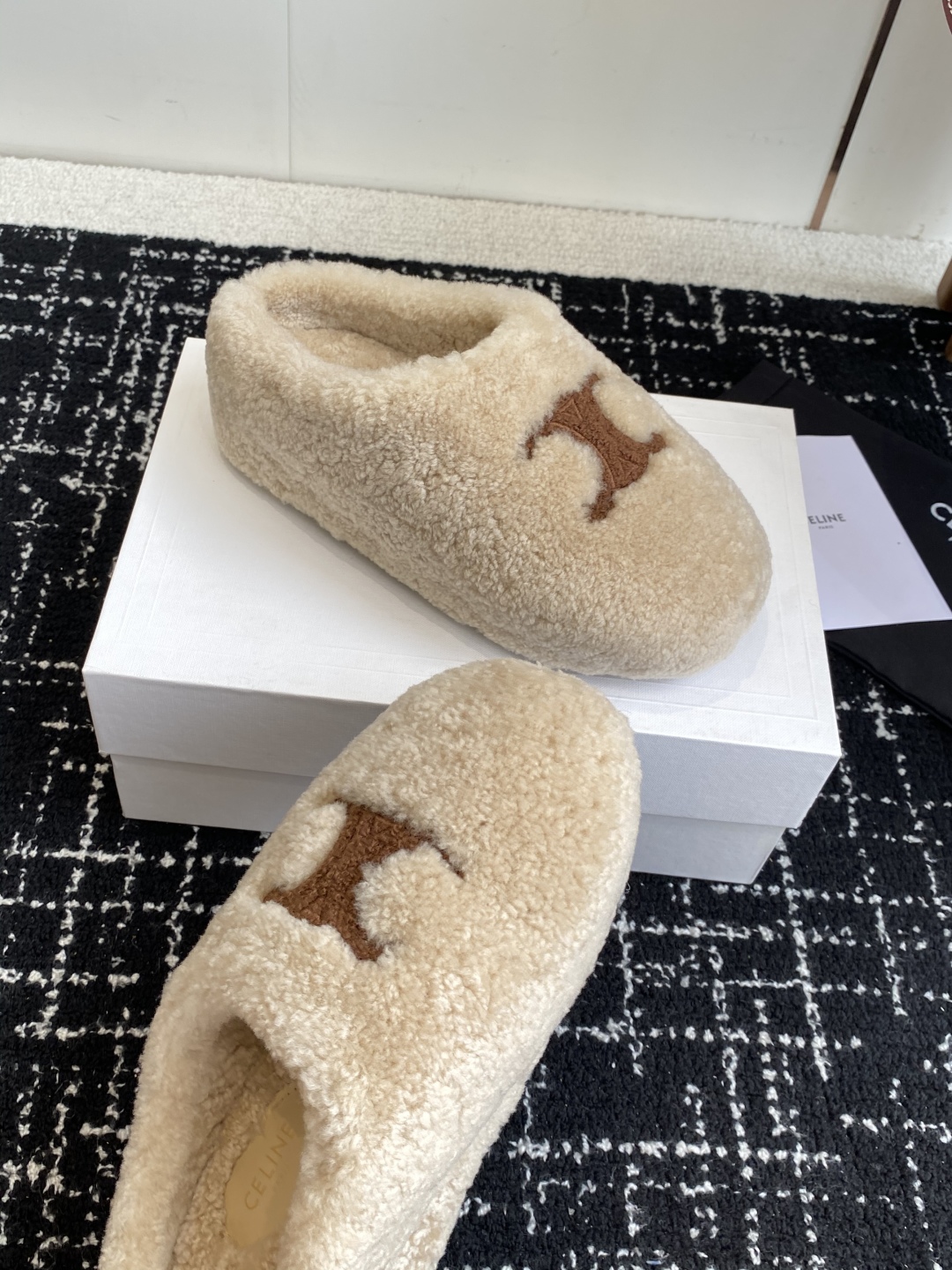 Celine Women's Shearling Wool Slip-On Slippers - Cozy & Stylish 6 cmp i1757435290641 2349 0 4