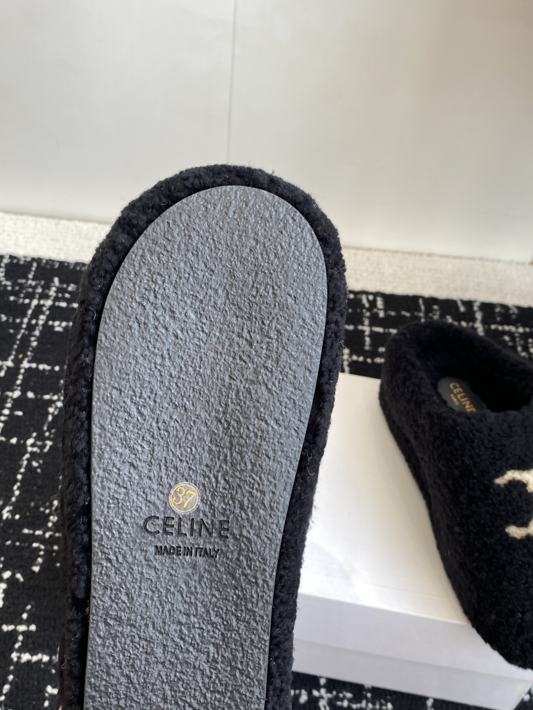 Celine 25SS New Winter Lambswool Slippers - Cozy & Chic 10 cmp i1757435312343 8656 0 8