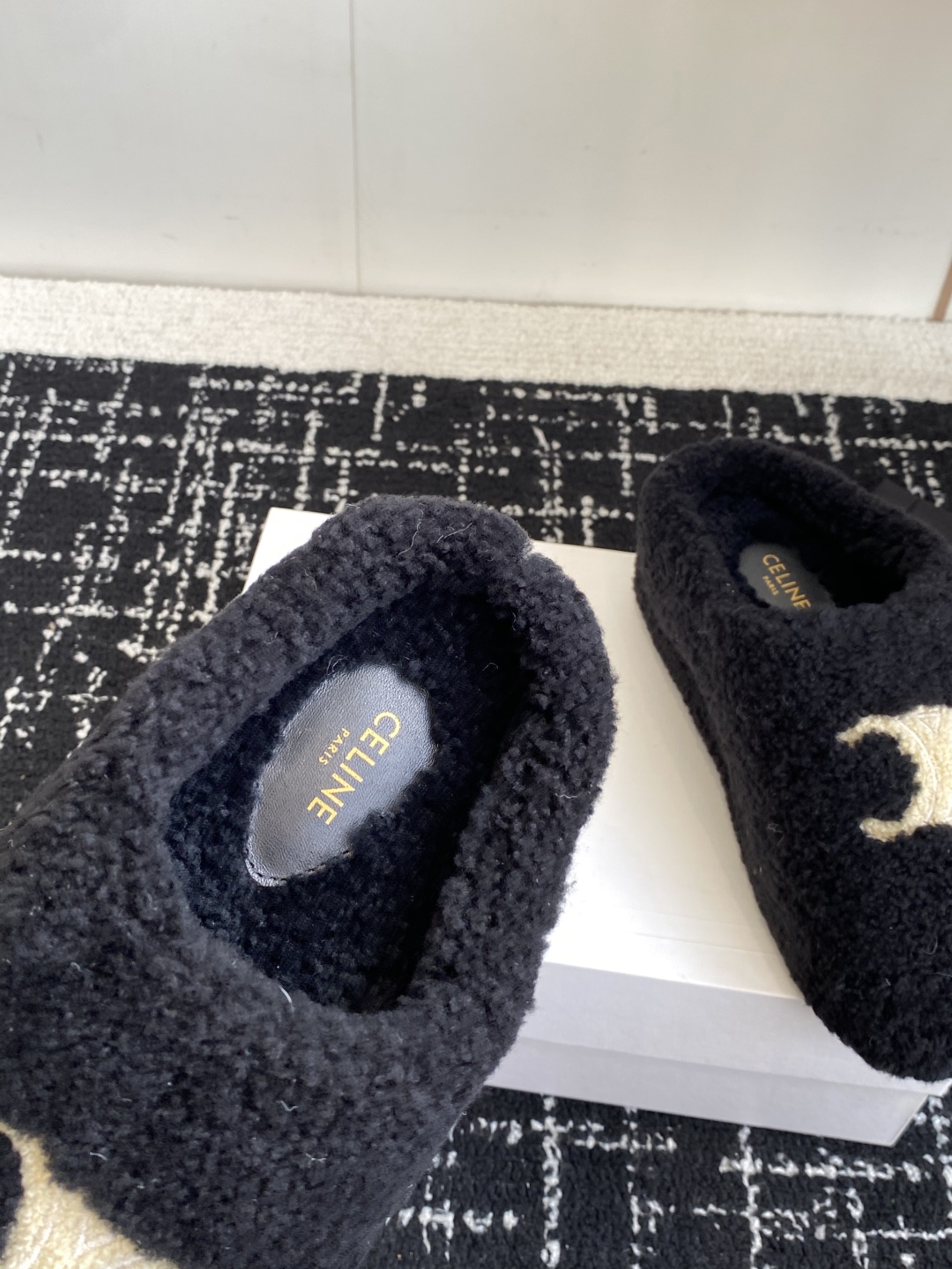 Celine 25SS New Winter Lambswool Slippers - Cozy & Chic 8 cmp i1757435317682 4714 0 6