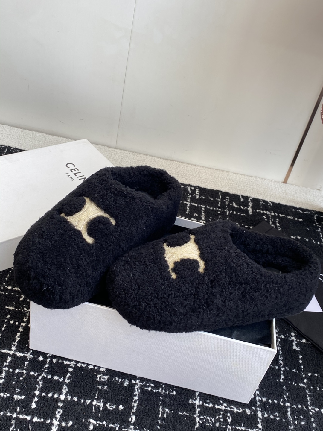 Celine 25SS New Winter Lambswool Slippers - Cozy & Chic 4 cmp i1757435317715 5921 0 2